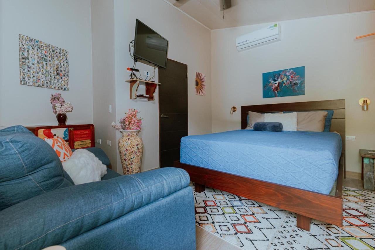 Bed & Breakfast Oasis Diverse Adult Retreat *