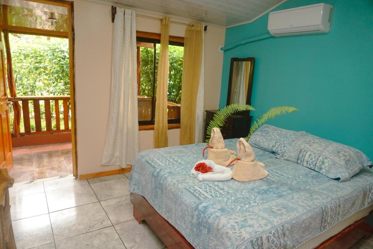 Gitana Corcovado, Y Tour Operador Hotel Drake Bay