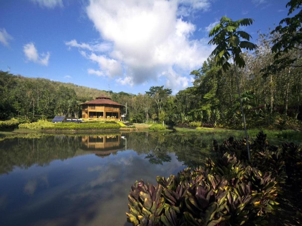 Macaw Lodge *