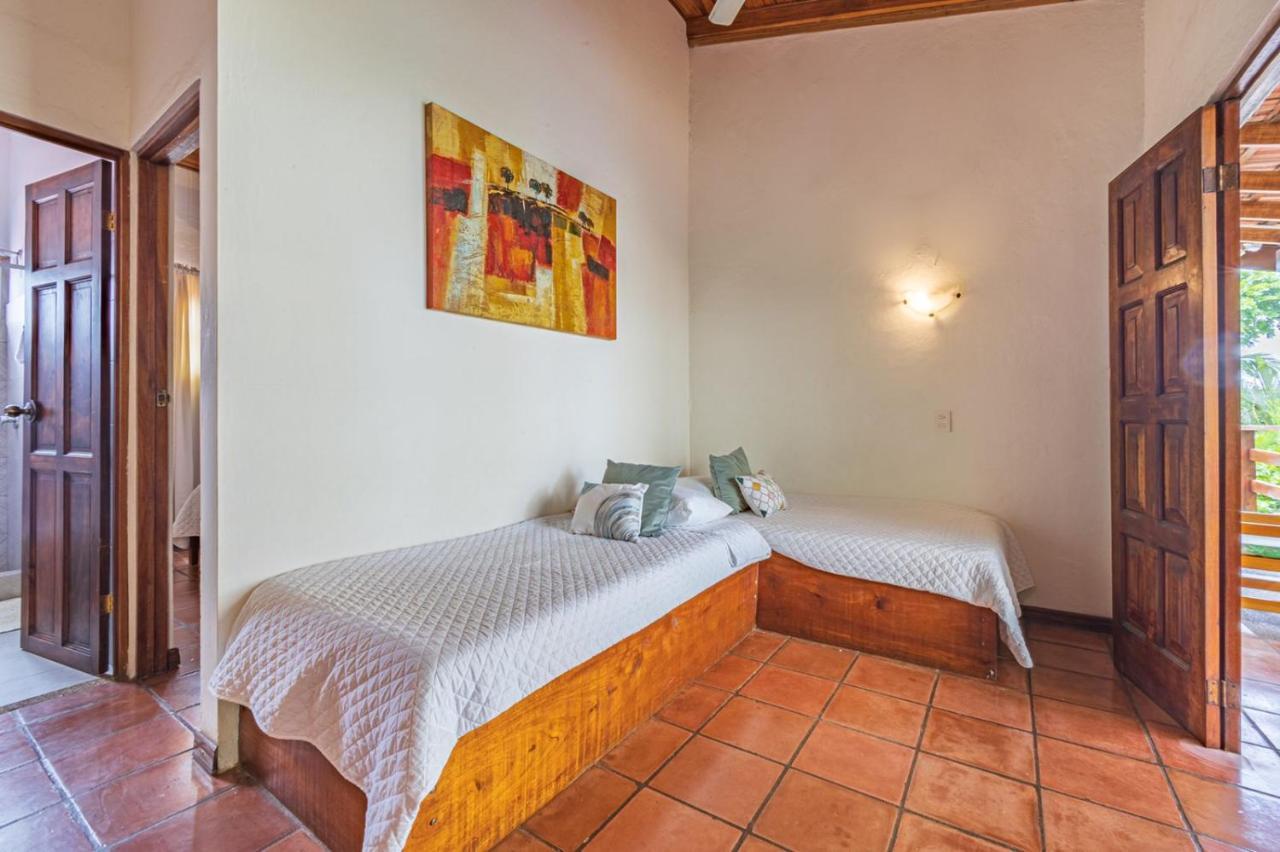 Ola Bonita Beachfront Hotel 3*