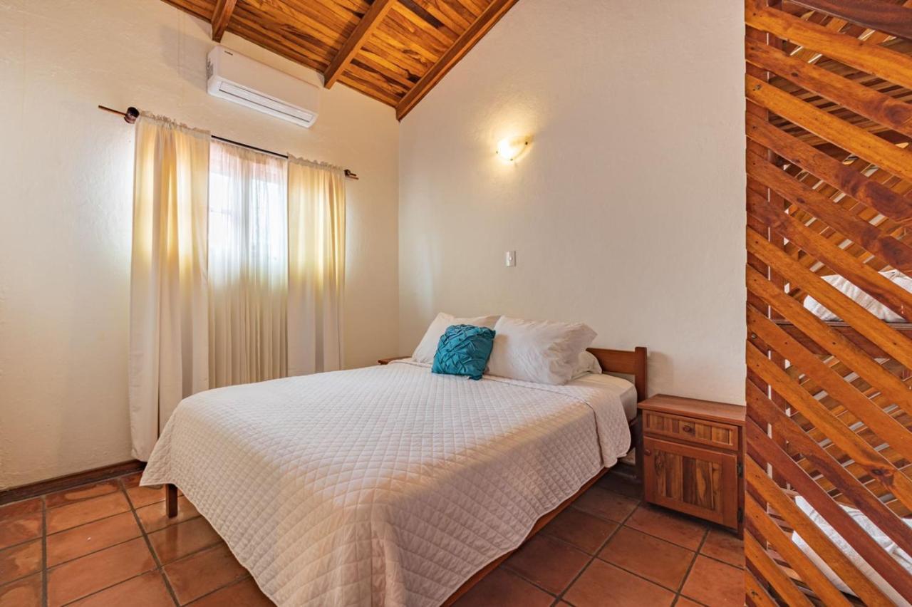 Ola Bonita Beachfront Hotel 3*