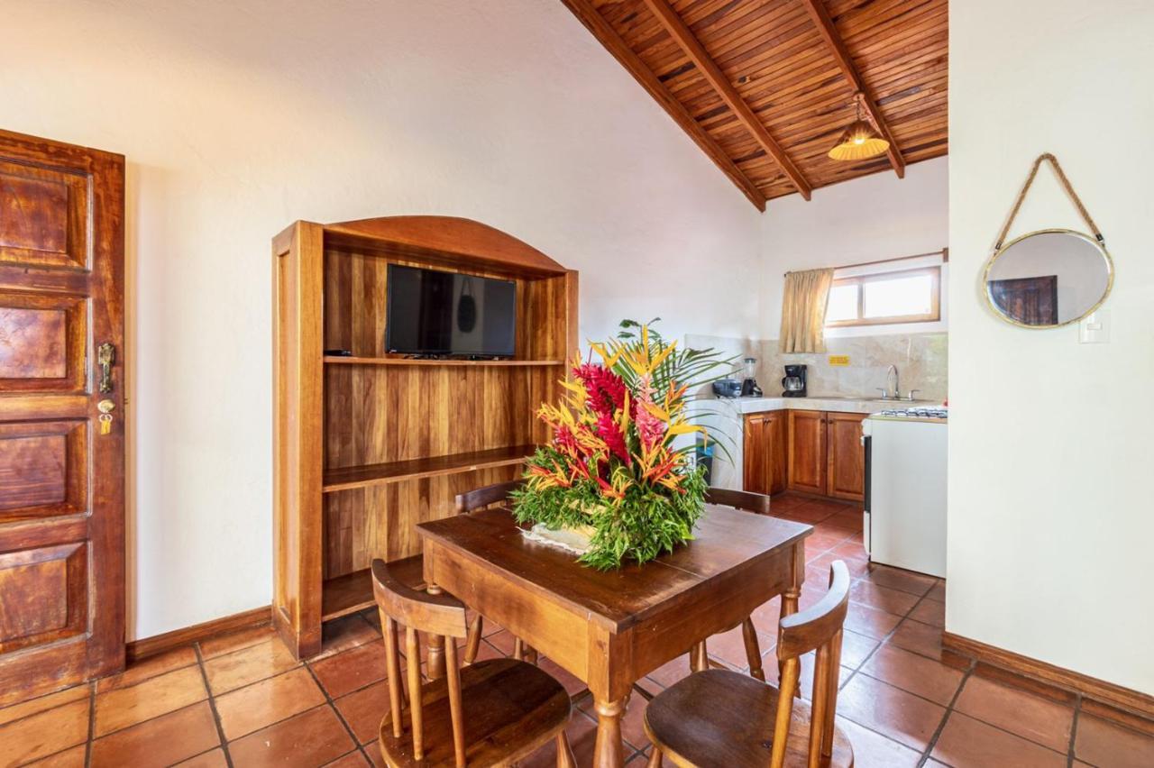 Ola Bonita Beachfront Hotel 3*