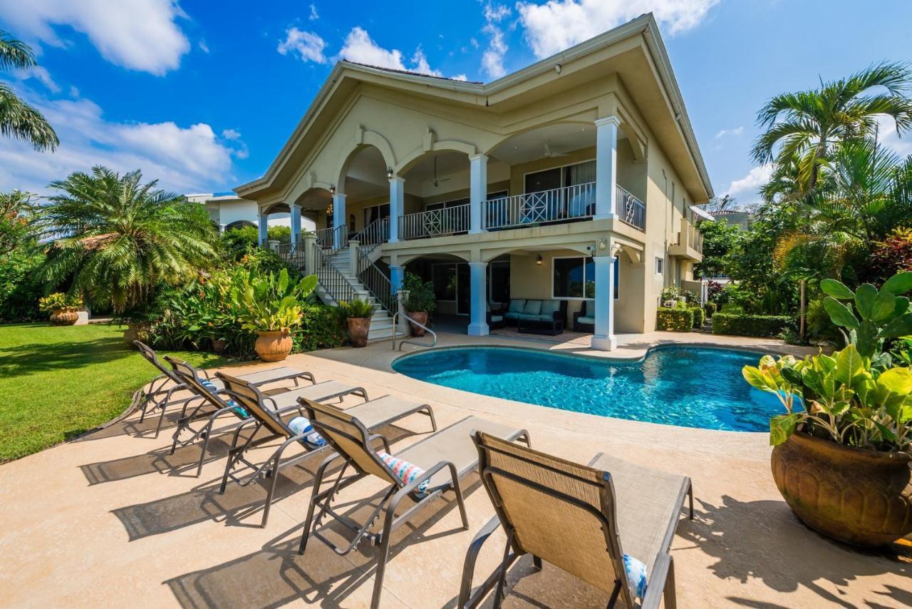 Beachfront - 7-br Villa, Private Cook Included - Casa Royal Villa *