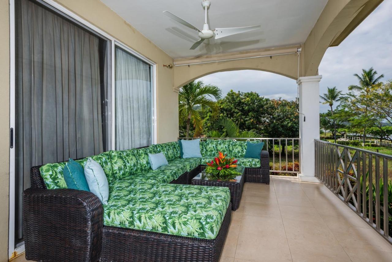 Beachfront - 7-br Villa, Private Cook Included - Casa Royal *