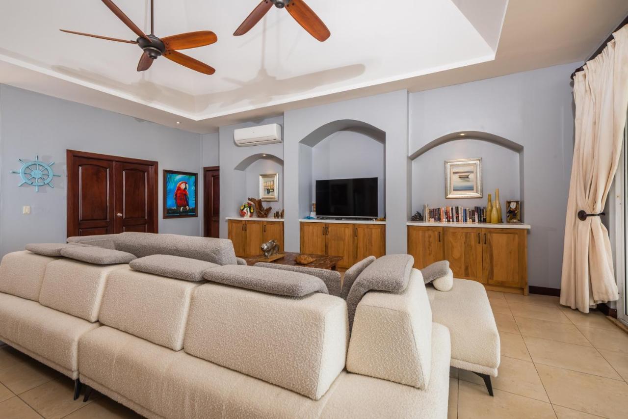 Beachfront - 7-br Villa, Private Cook Included - Casa Royal Villa Potrero (Guanacaste)