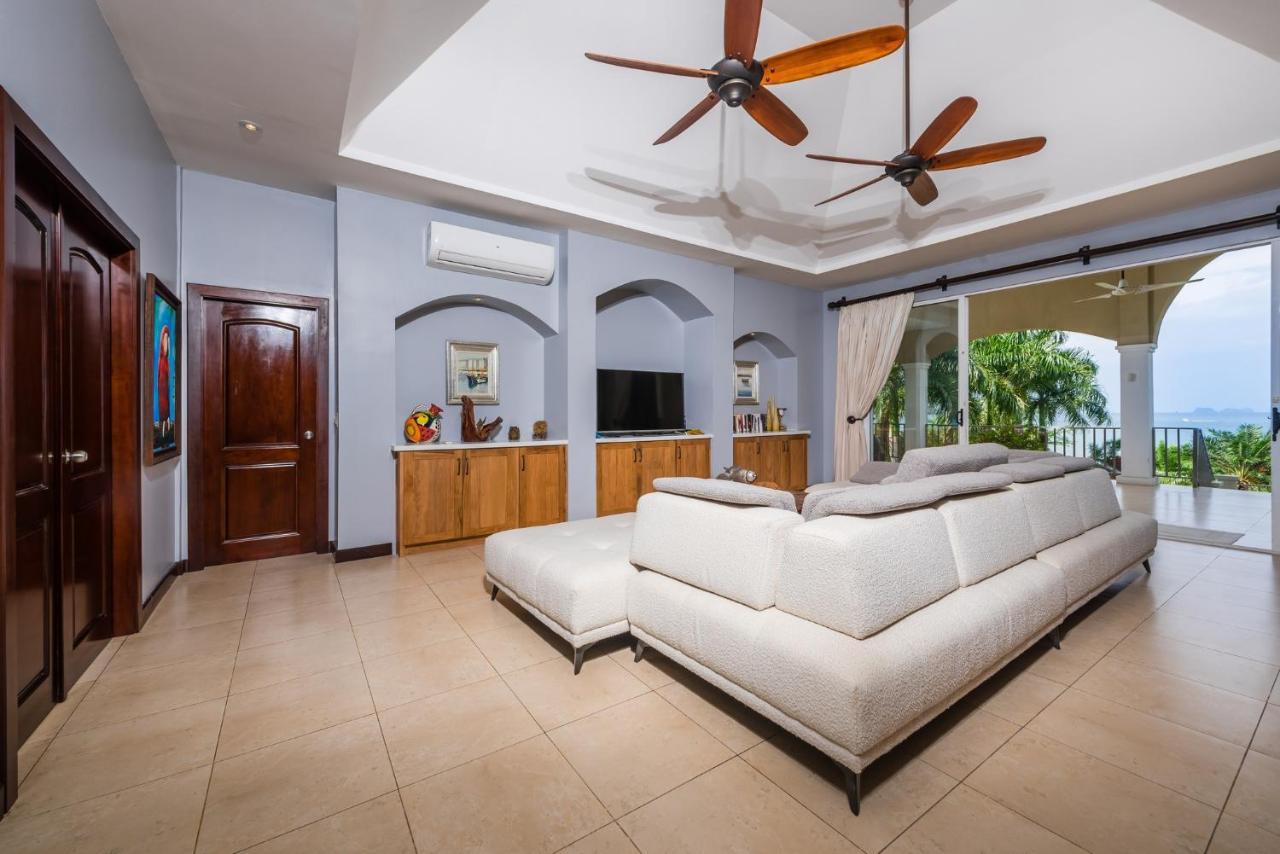 Villa Beachfront - 7-br Villa, Private Cook Included - Casa Royal Potrero (Guanacaste)