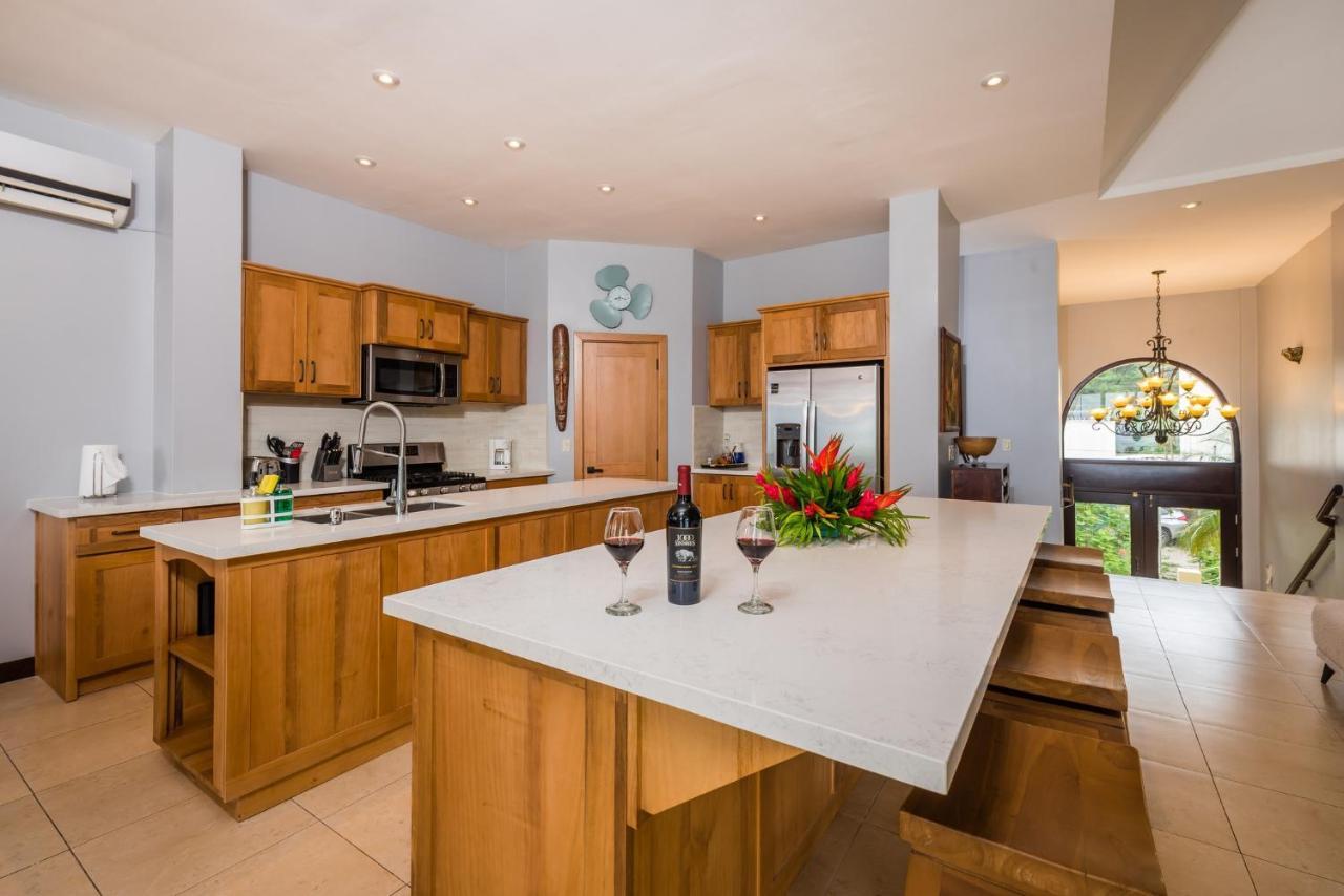 Beachfront - 7-br Villa, Private Cook Included - Casa Royal * Potrero (Guanacaste)