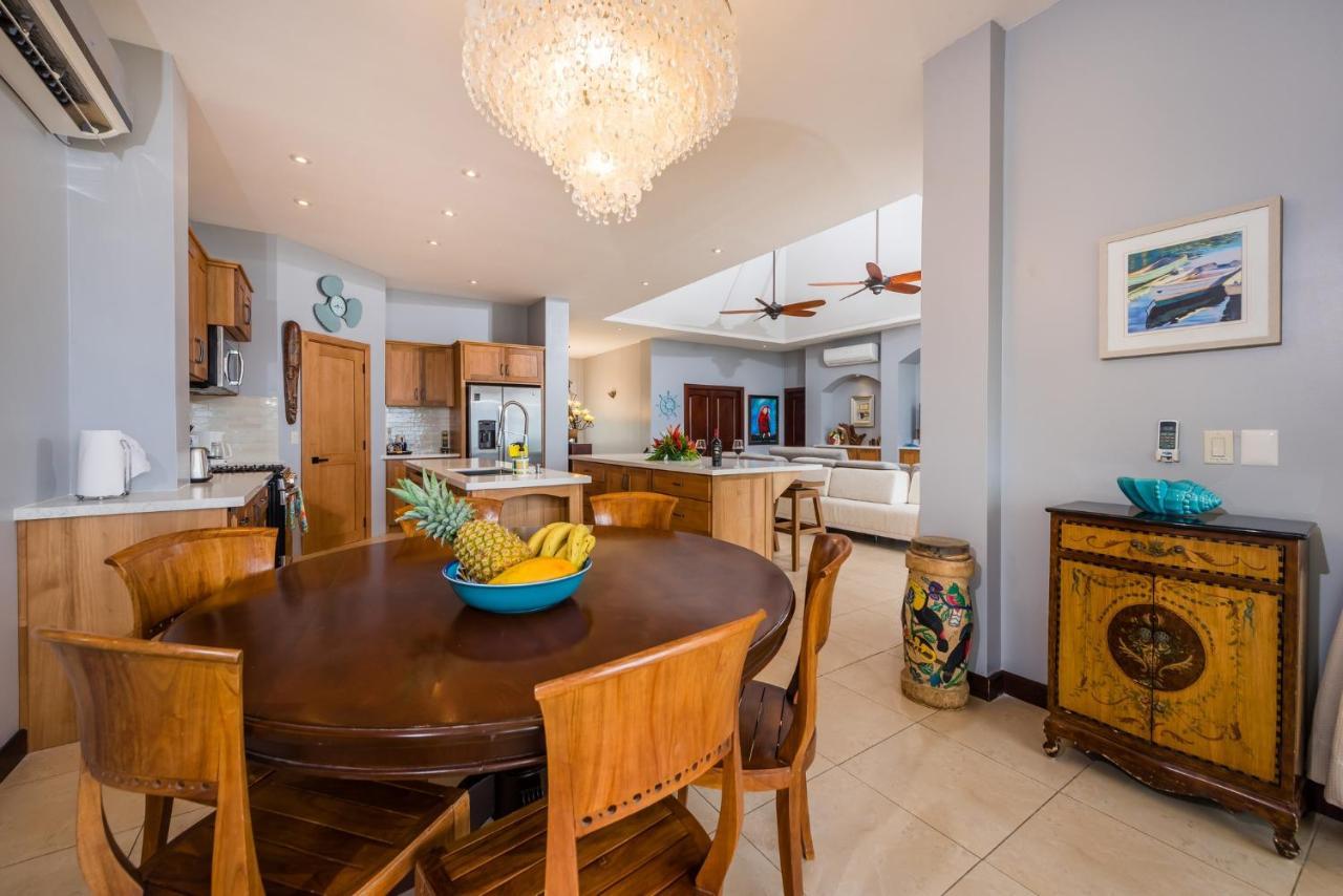 Villa Beachfront - 7-br Villa, Private Cook Included - Casa Royal *