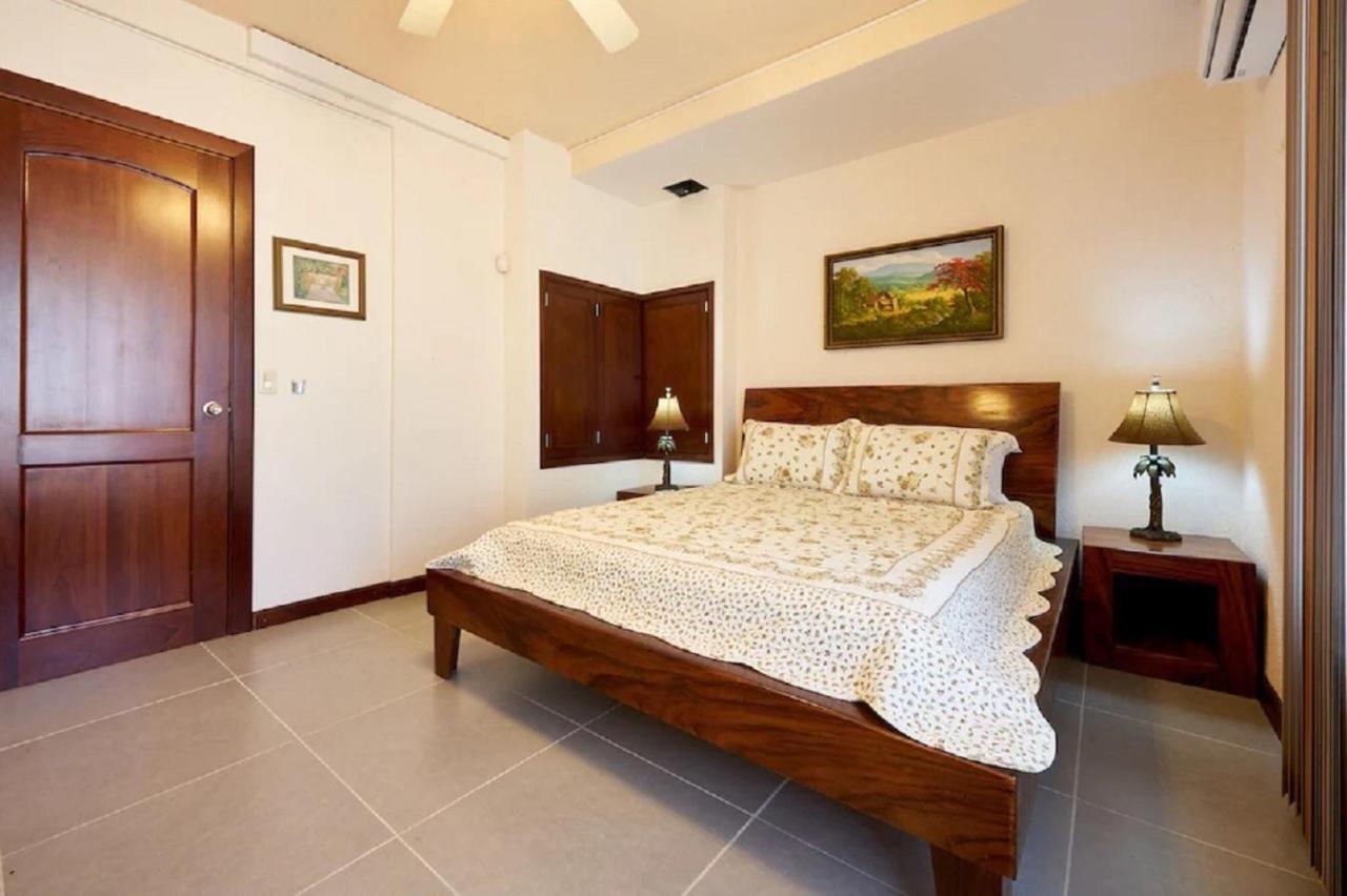 Villa Beachfront - 7-br Villa, Private Cook Included - Casa Royal *