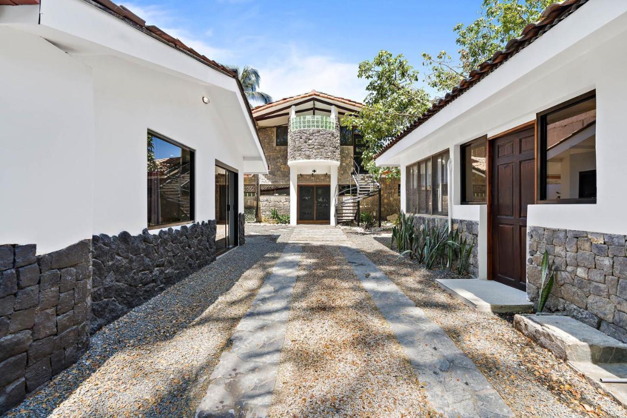 Holiday home Playa Potrero - Beachfront Villa, Big Private Pool - Casa Bella Catalina *