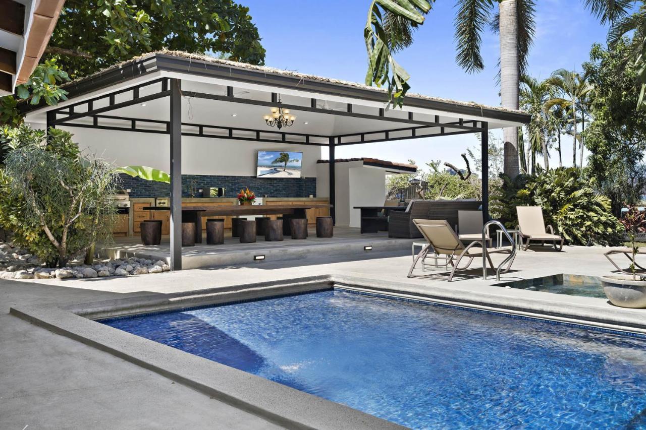 Playa Potrero - Beachfront Villa, Big Private Pool - Casa Bella Catalina