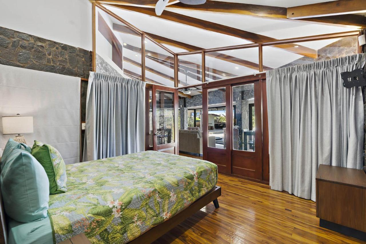 Holiday home Playa Potrero - Beachfront Villa, Big Private Pool - Casa Bella Catalina *
