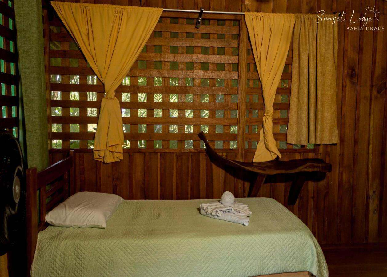 Sunset Lodge *