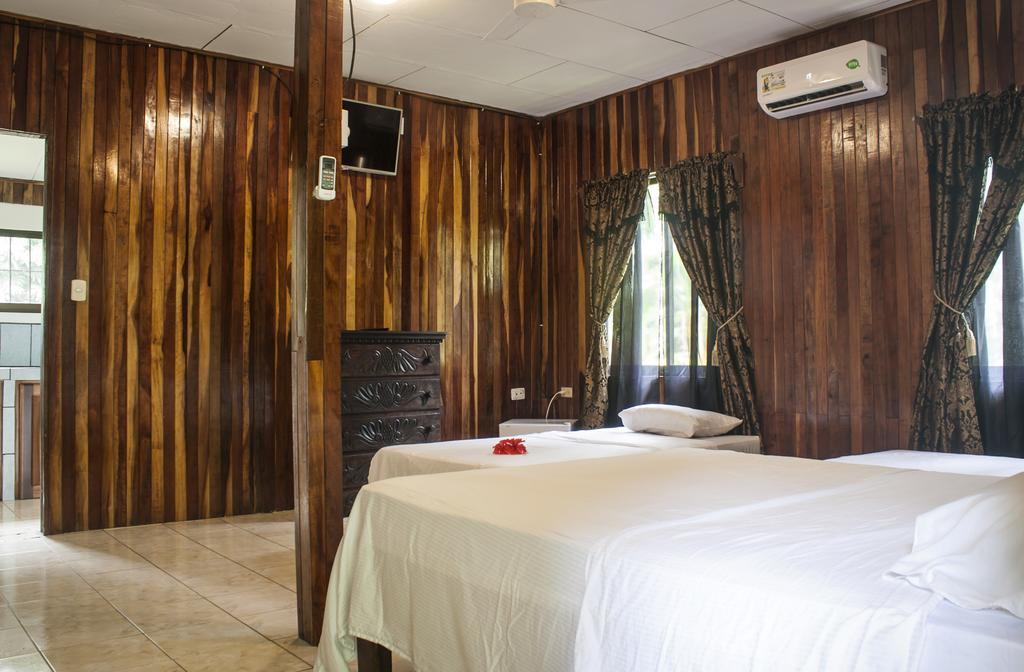 Hostel Manuel Antonio Hostel Resort *