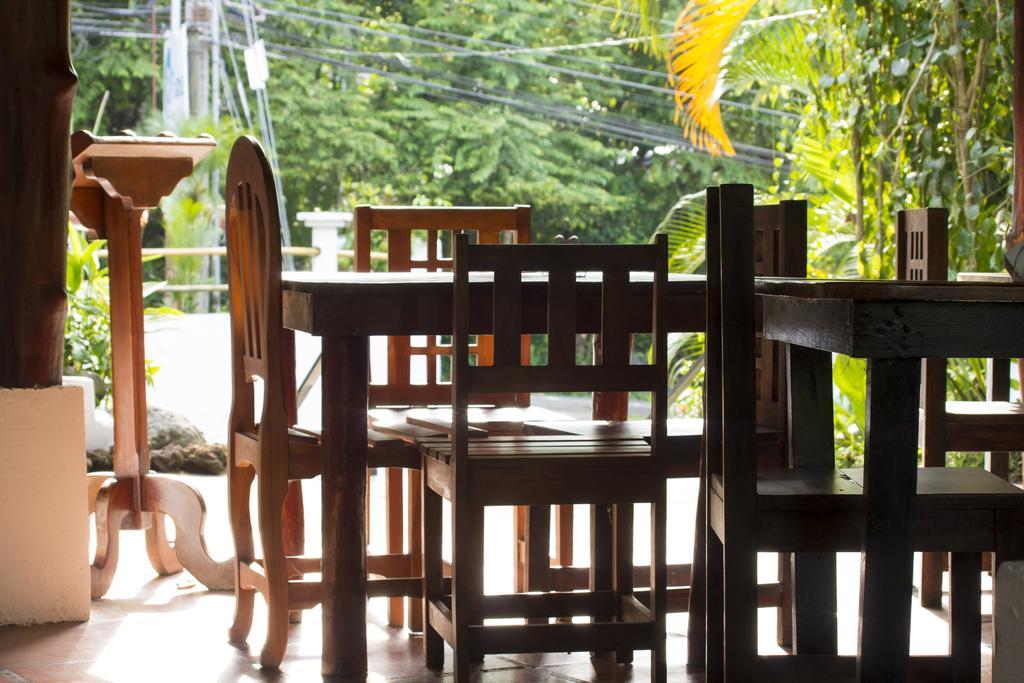 Manuel Antonio Hostel Resort *