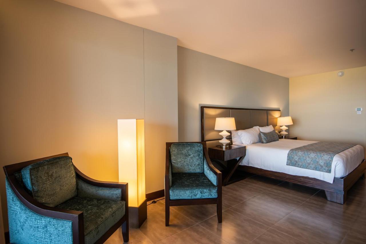 Crocs & Casino Resort 5*