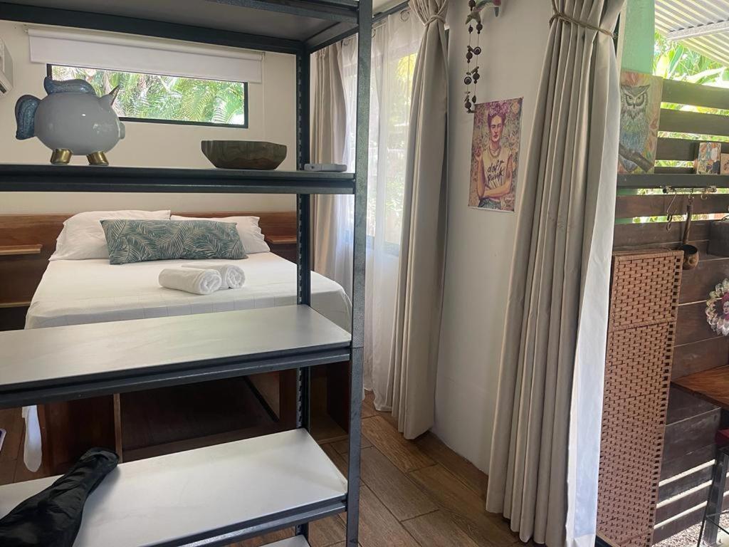 Hostel Salty Enthusiasts Share House & *