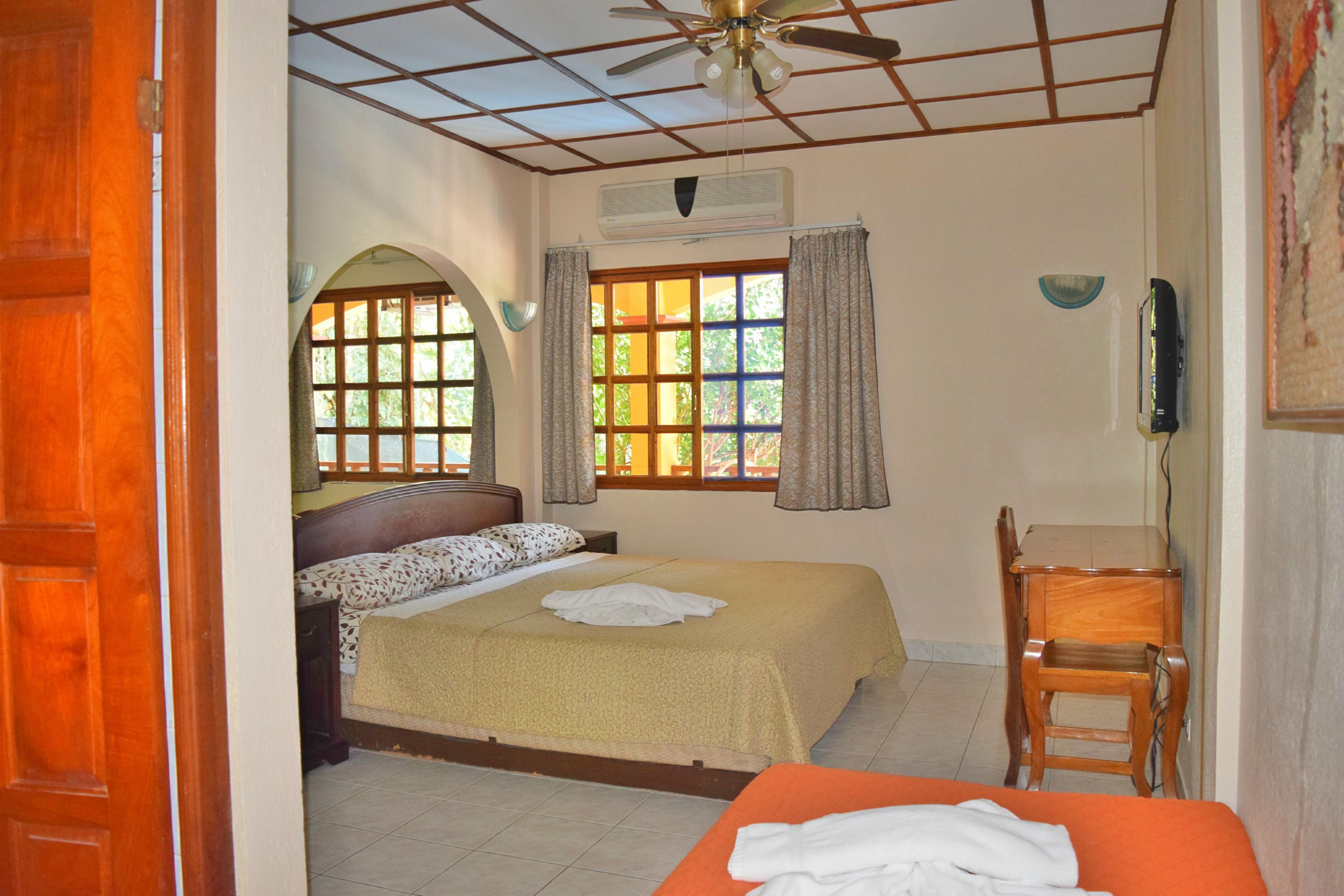 Tres Banderas Manuel Antonio