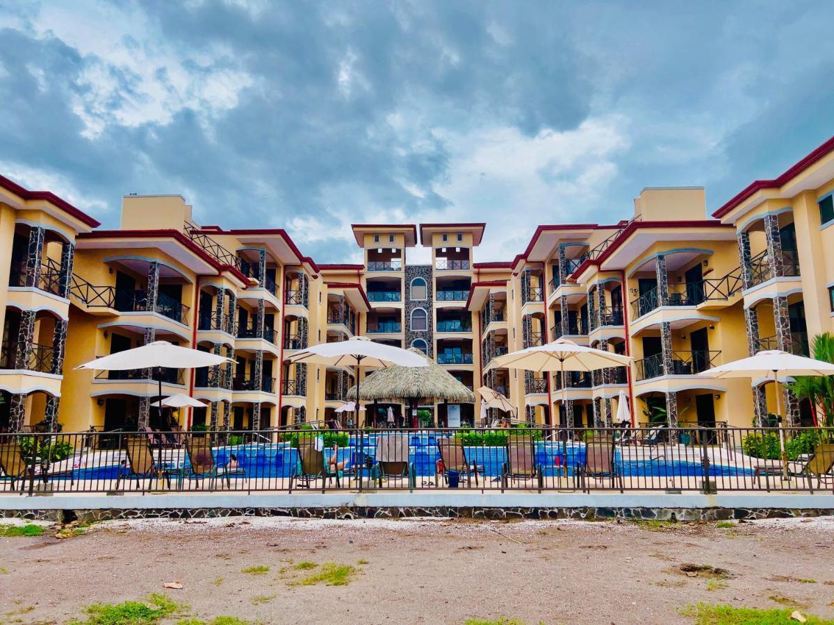 Apartamento De Lujo En Playa Jaco, Frente Al Mar, Wifi, Ac, Parqueo Privado Y Piscinas Apartment *