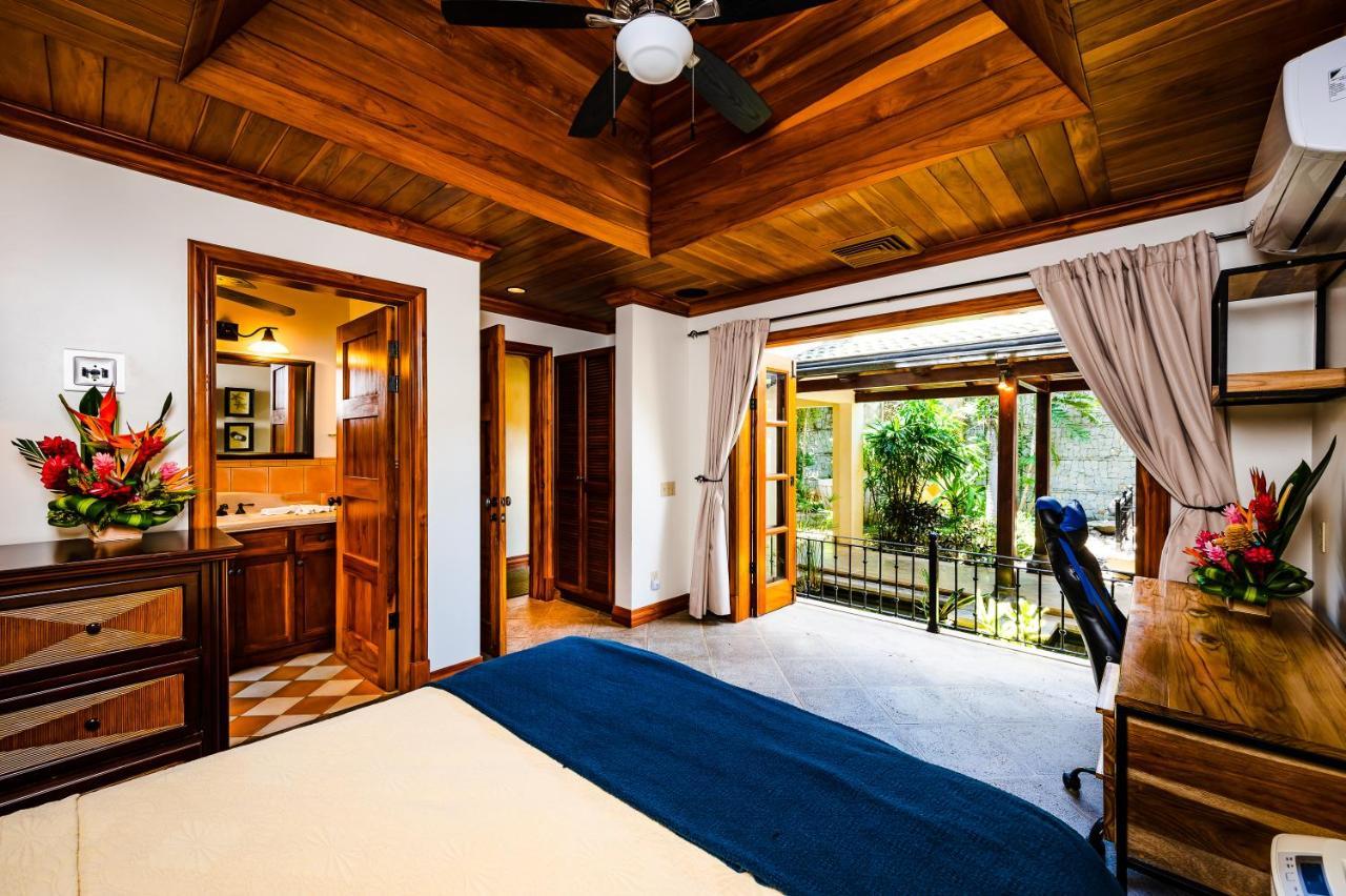Casa Arrecife - 5bdr Beachfront - Ethereal Sunsets Villa Tamarindo