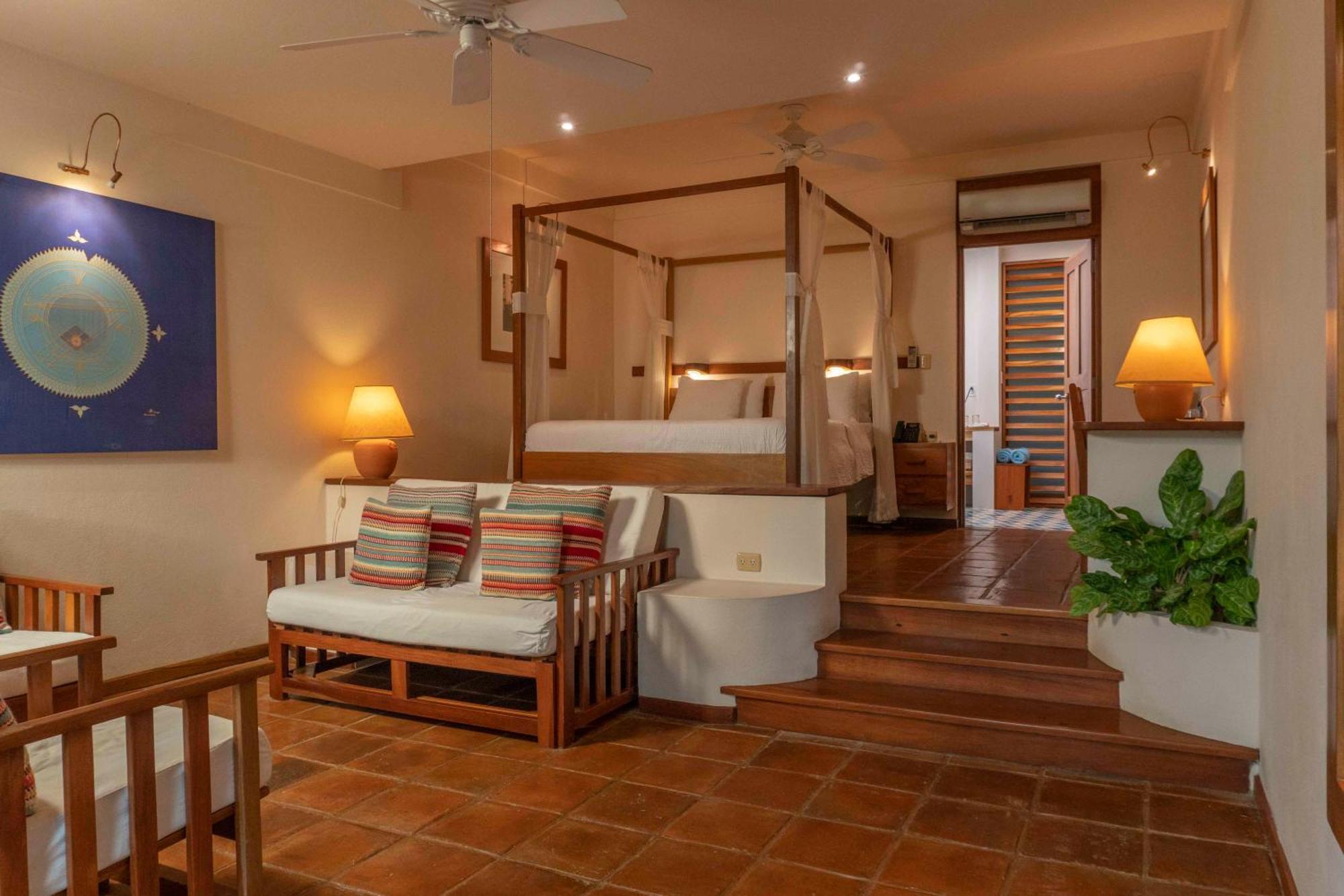 Capitan Suizo Beachfront Boutique Tamarindo