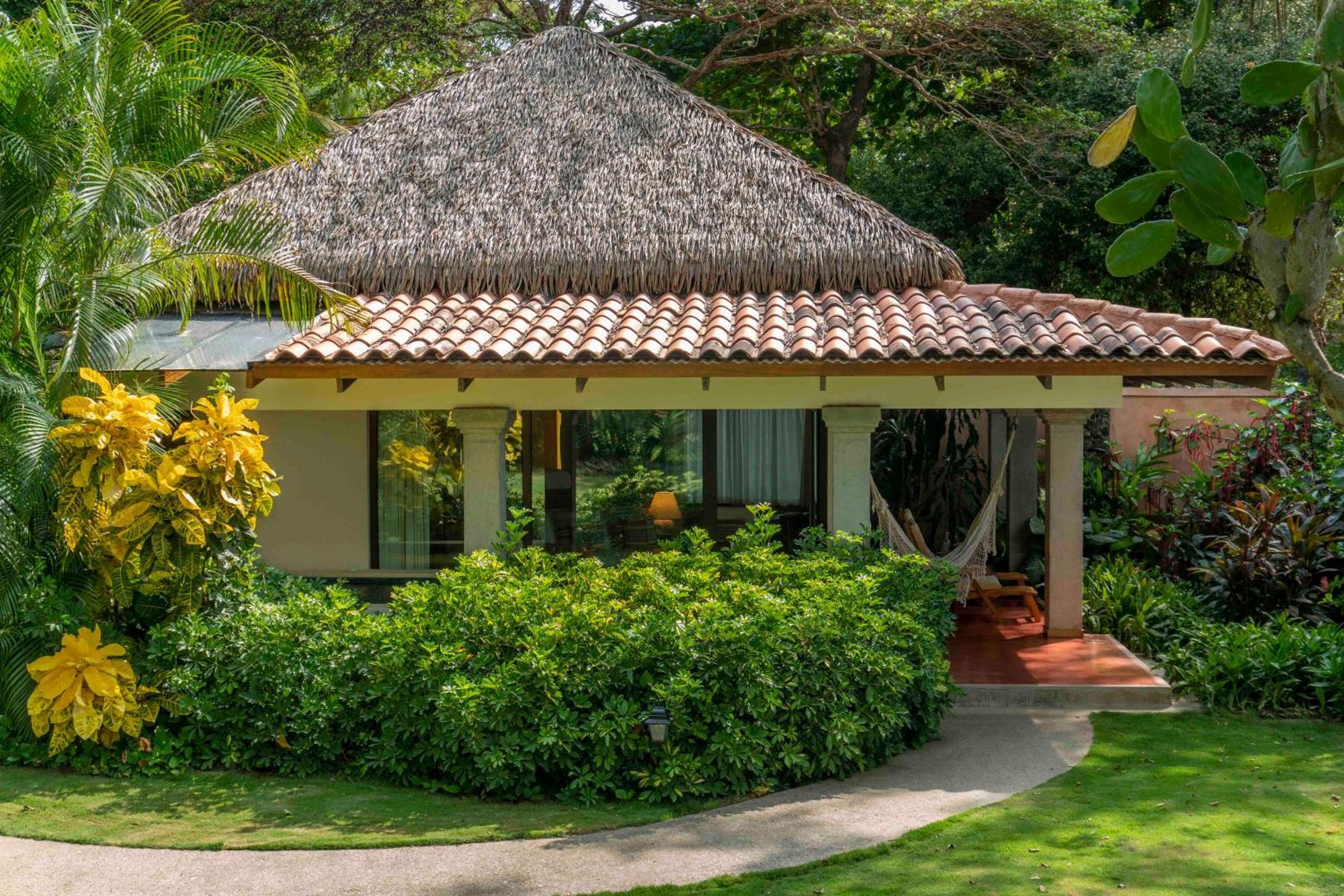 Capitan Suizo Beachfront Boutique Hotel Tamarindo