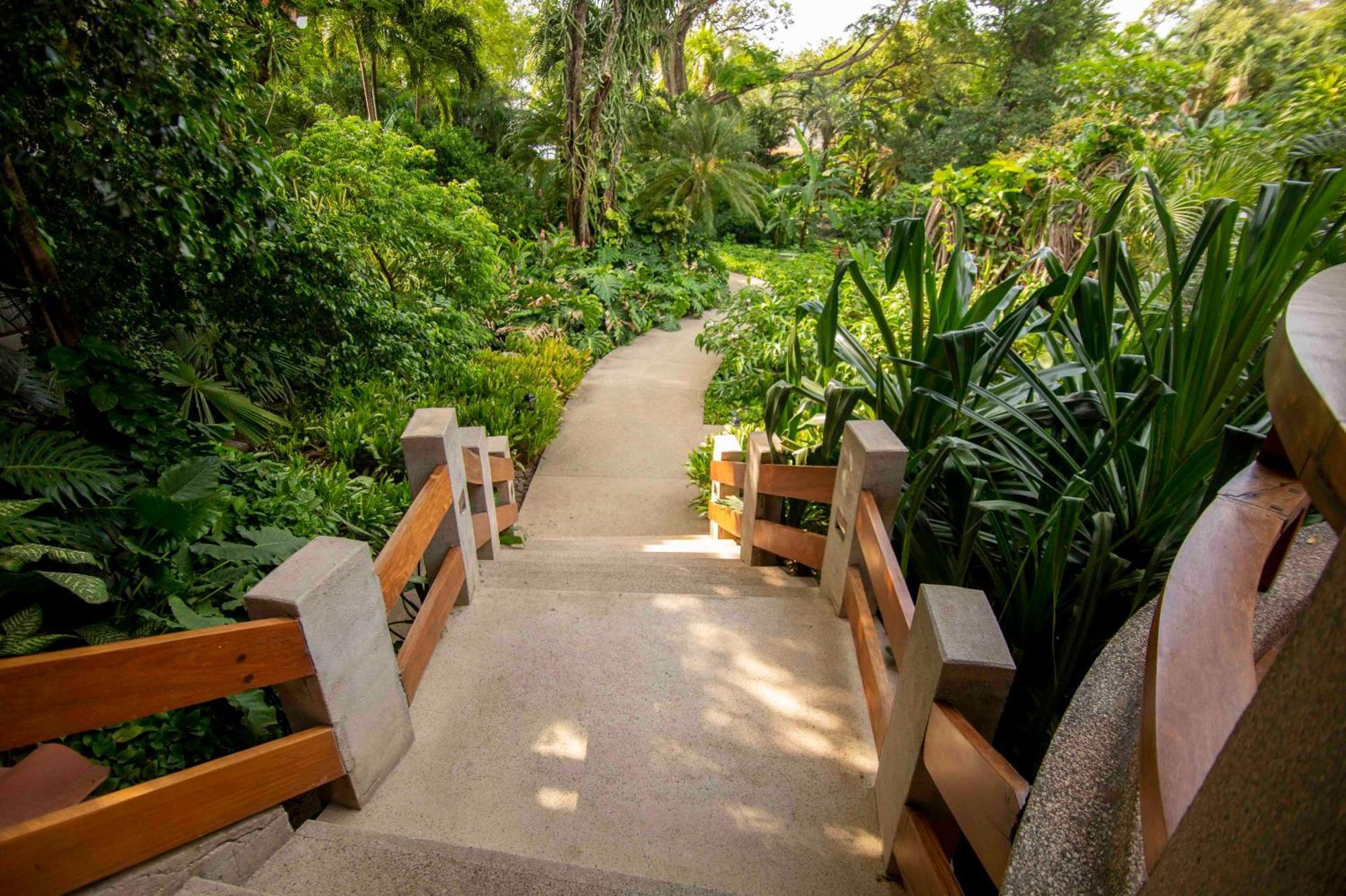 Capitan Suizo Beachfront Boutique Hotel Tamarindo