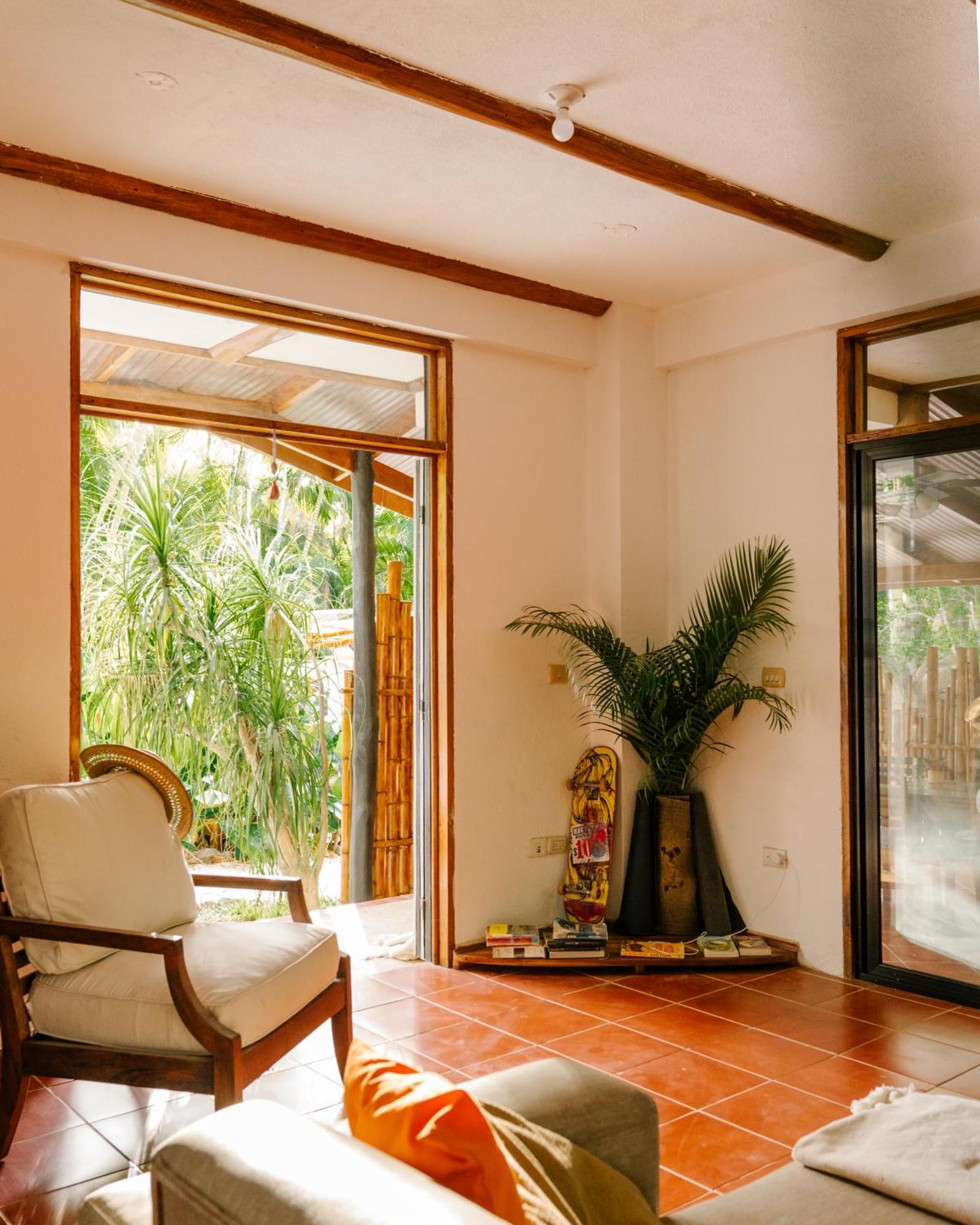 Salty Enthusiasts Share House & Hostel
