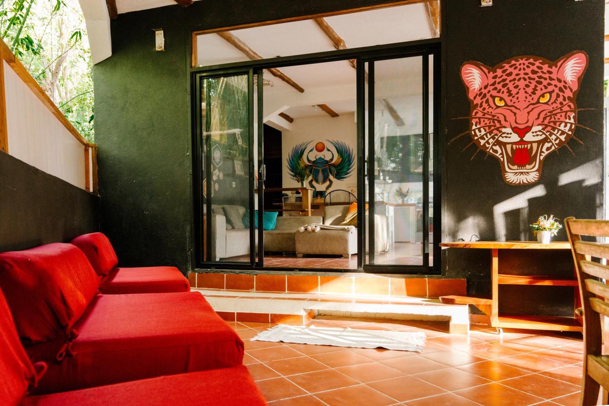 Salty Enthusiasts Share House & Hostel