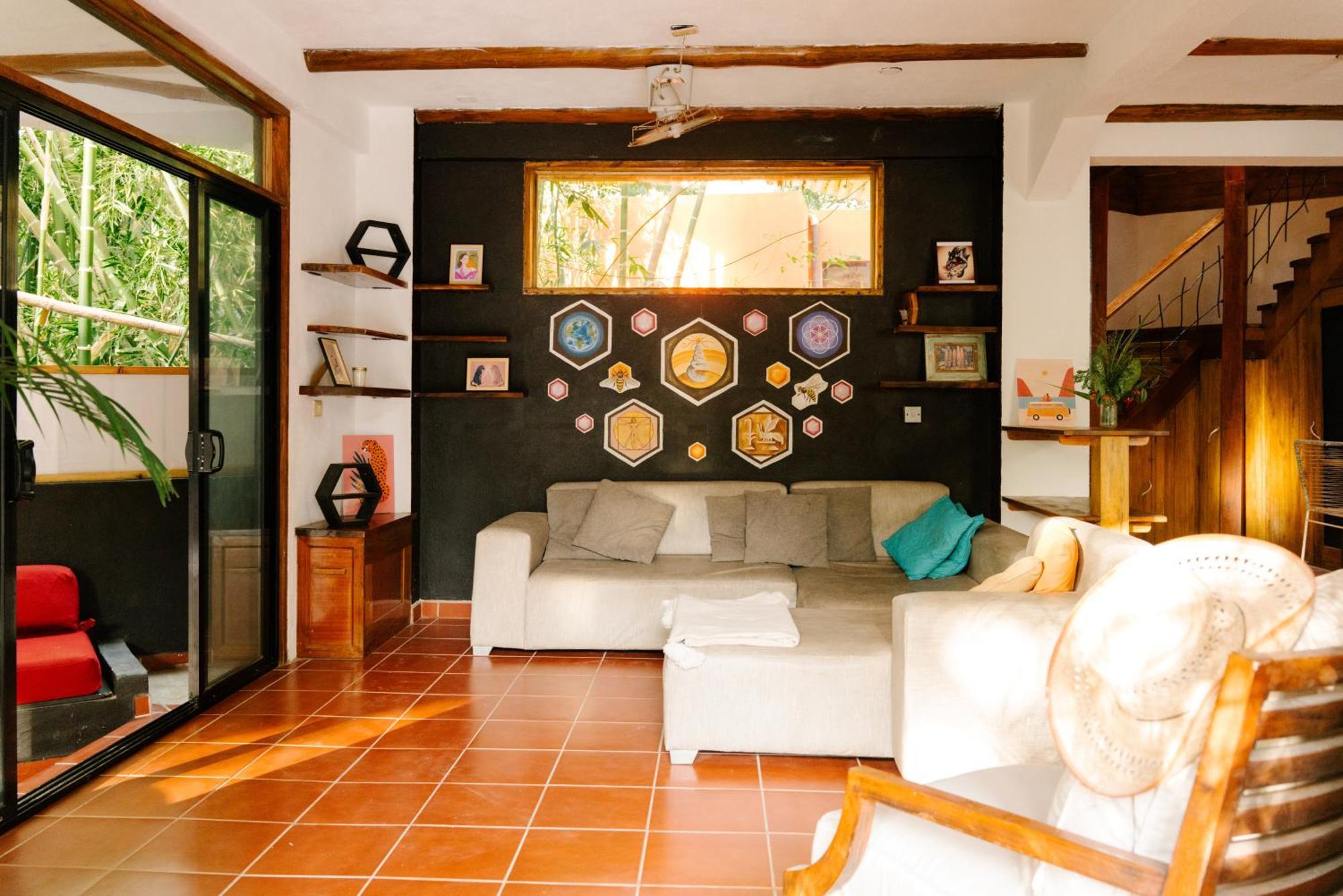 Salty Enthusiasts Share House & Hostel