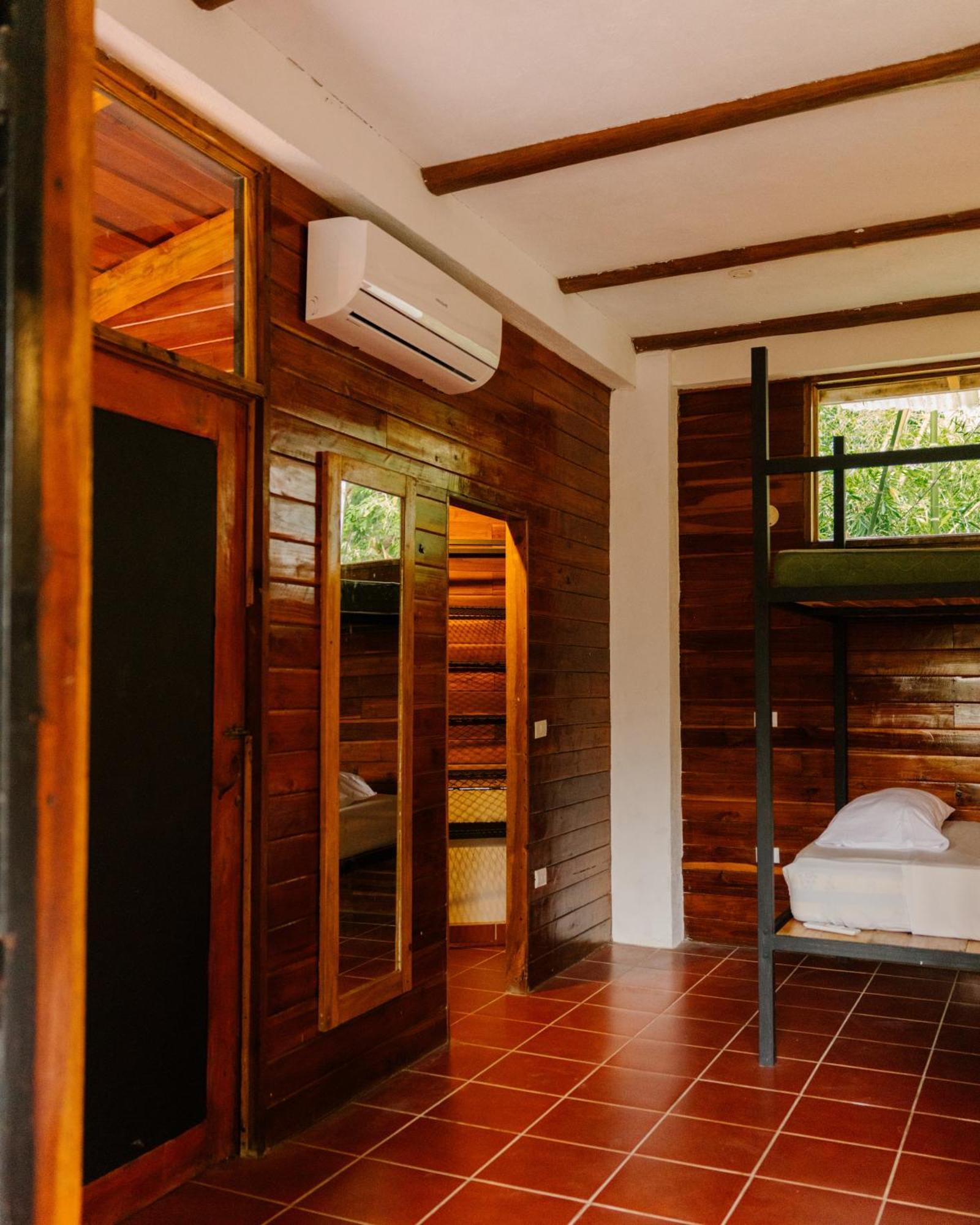 Hostel Salty Enthusiasts Share House & *
