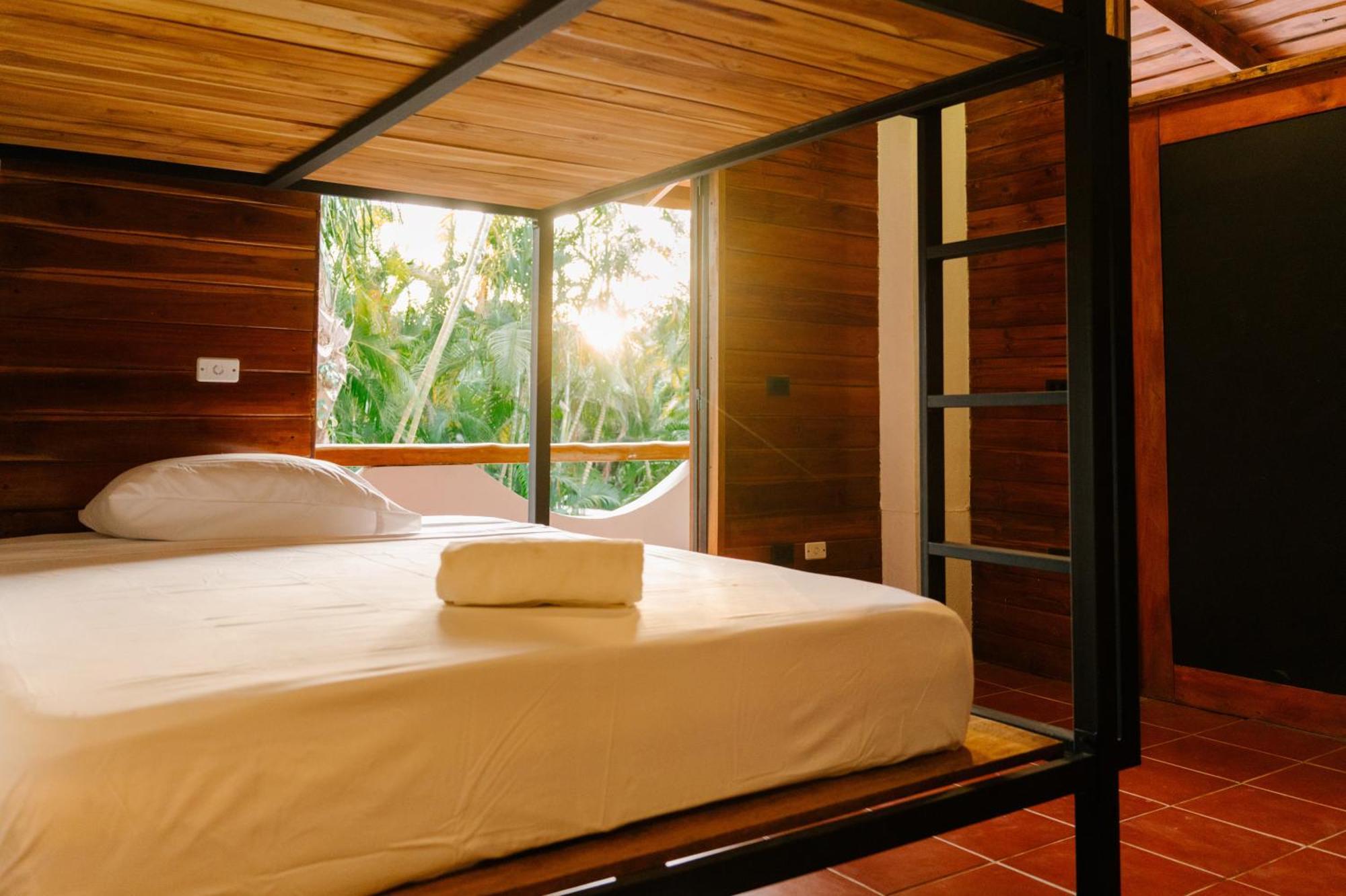 Hostel Salty Enthusiasts Share House &