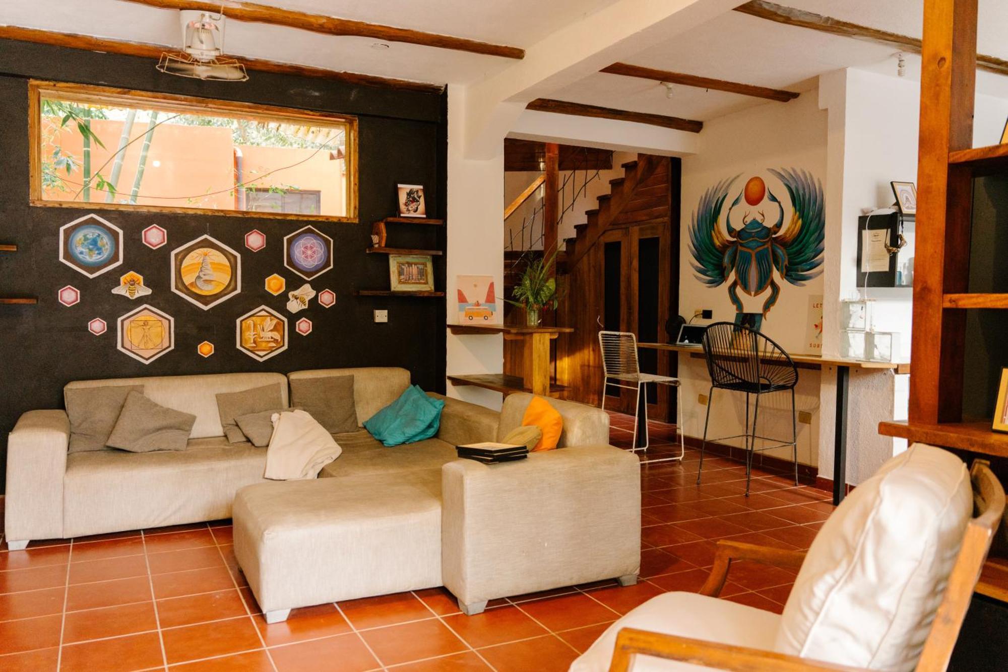 Salty Enthusiasts Share House & Hostel