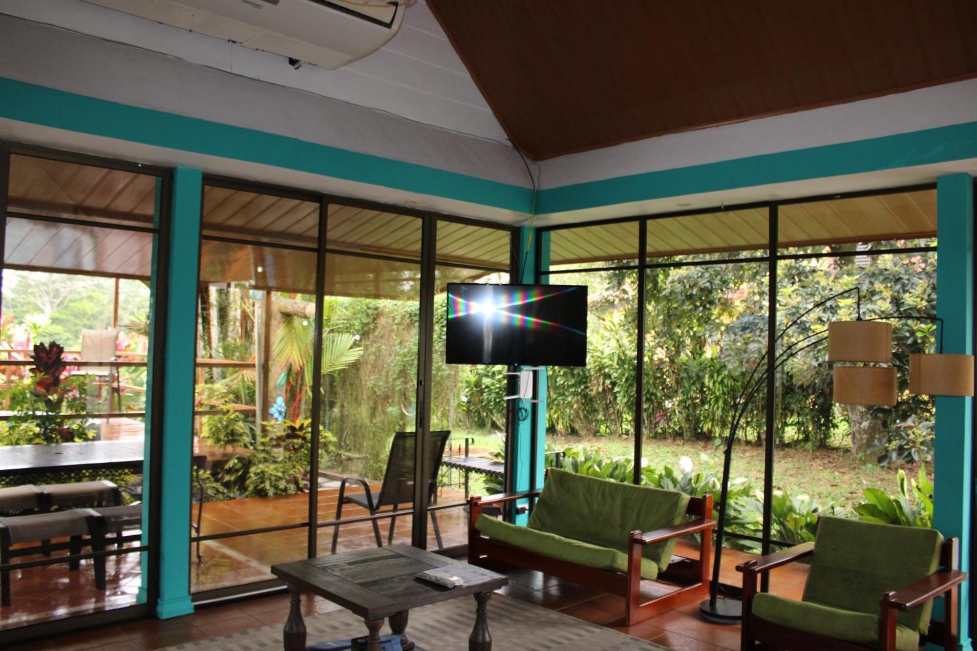 Casa Tropical Honey By The Blue Holiday home