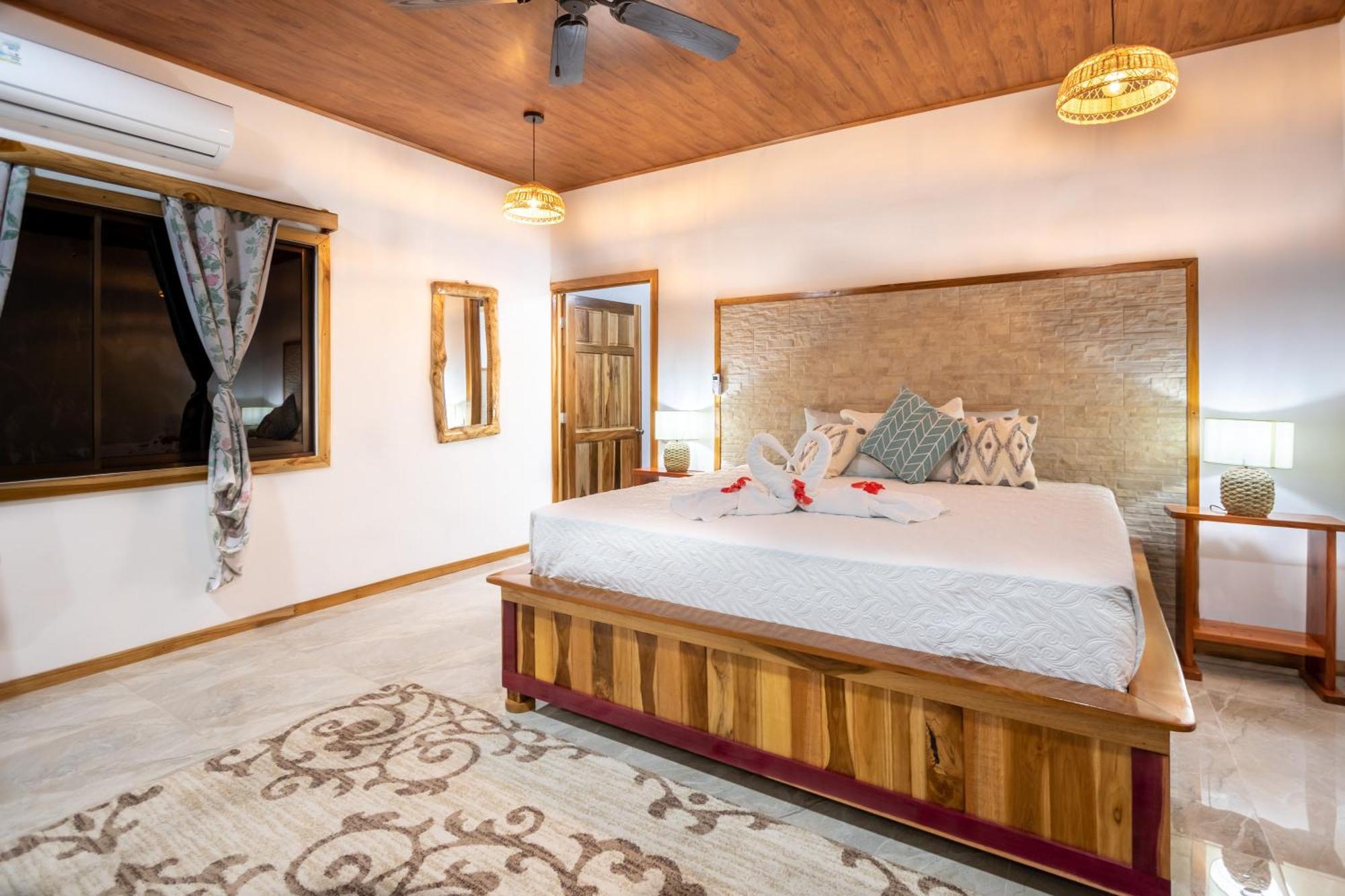 Cotingas Ocean View