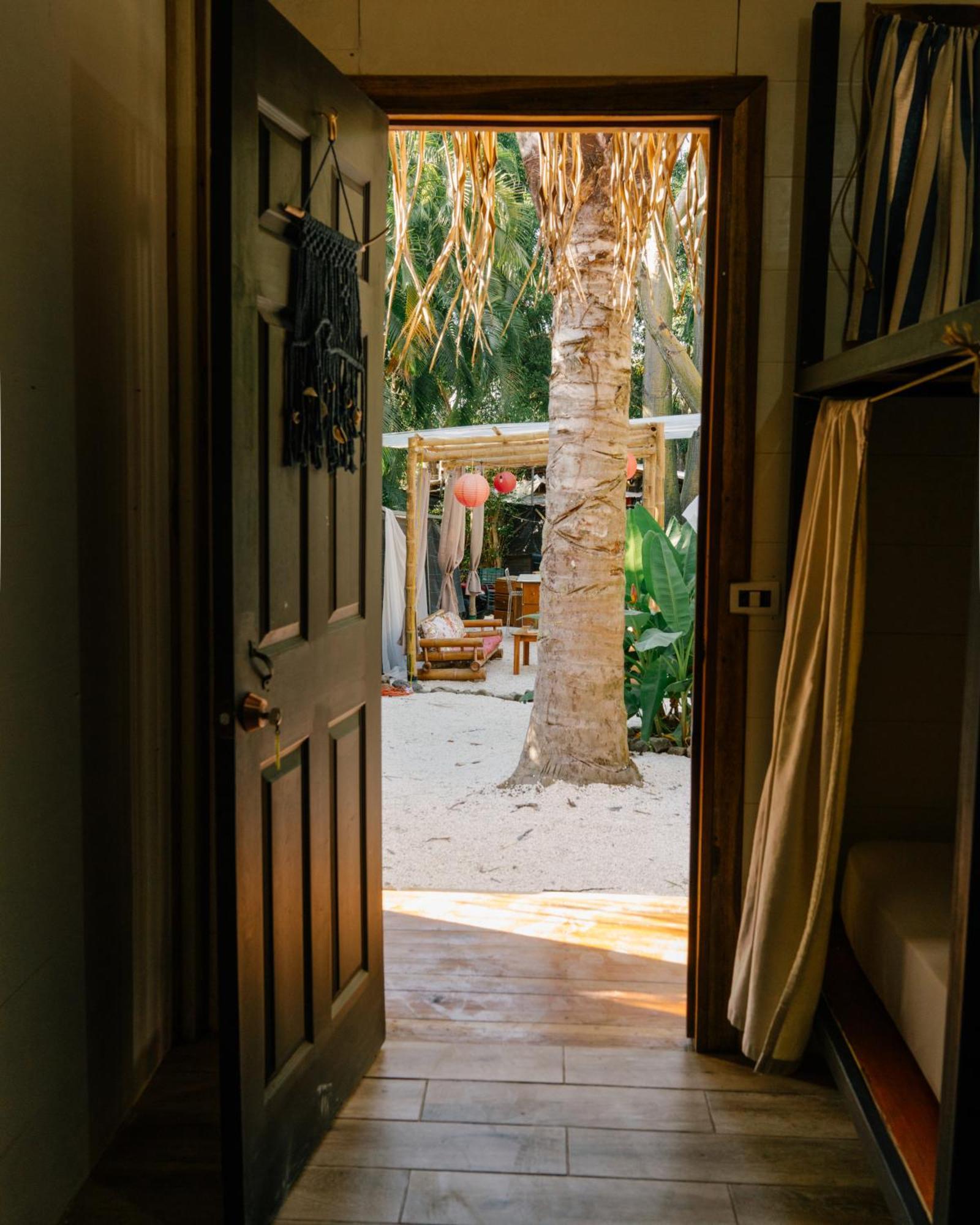 Hostel Salty Enthusiasts Share House & *