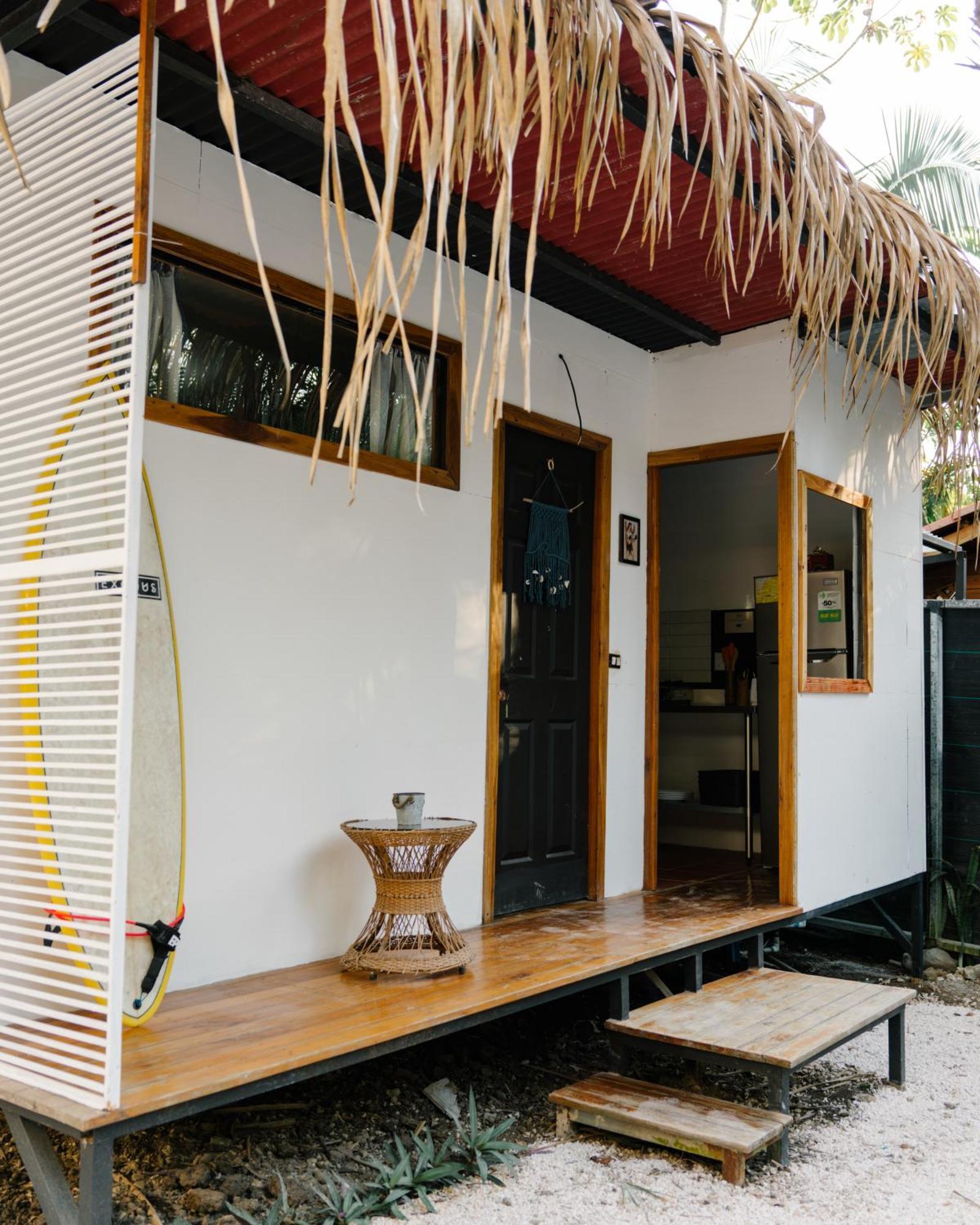 Hostel Salty Enthusiasts Share House & *