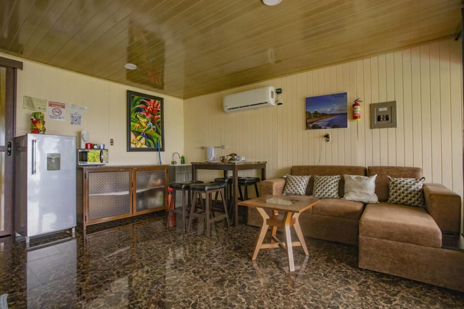 Sunset Lodge *