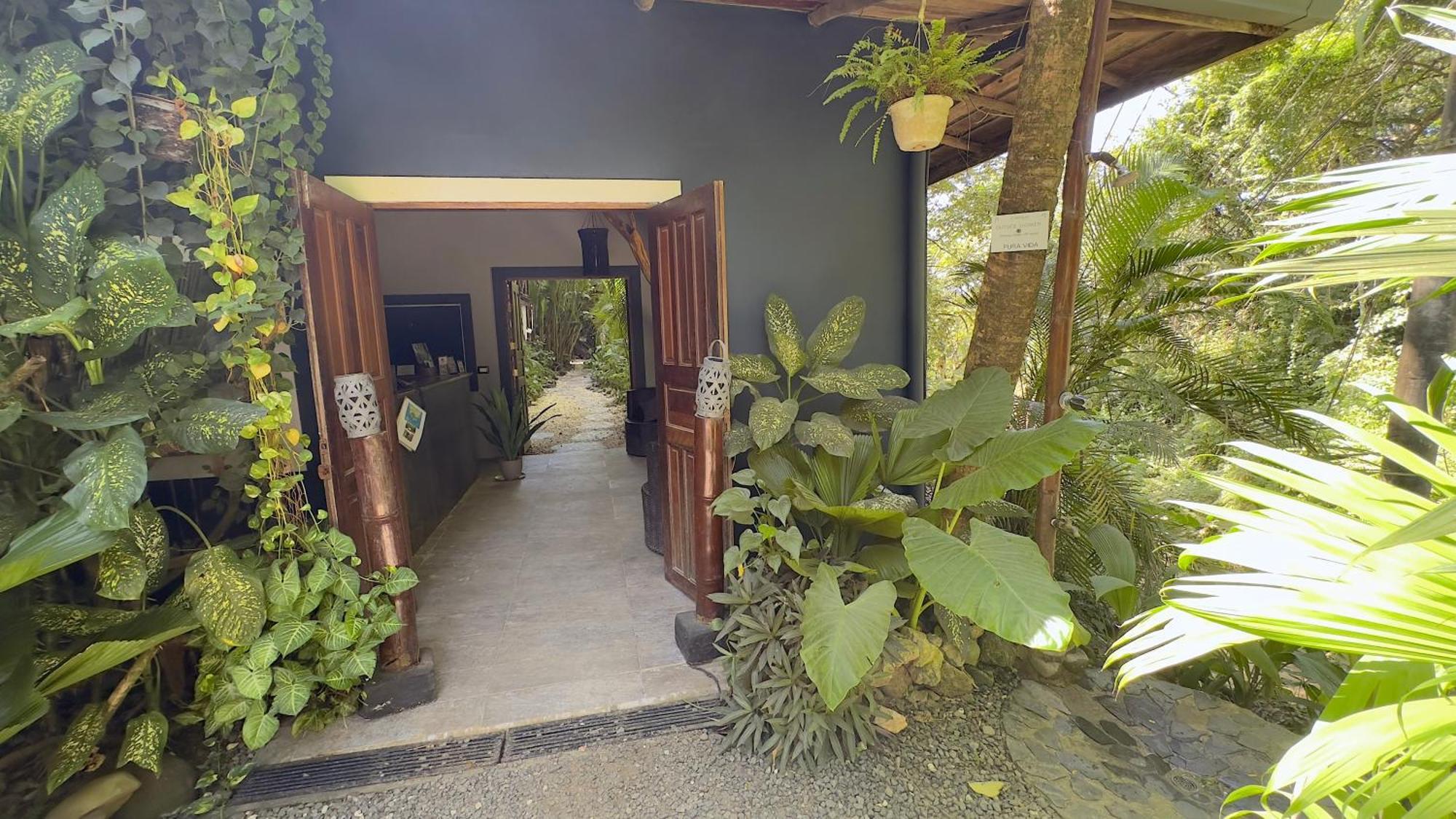 Canaima Chill House Hotel 2*