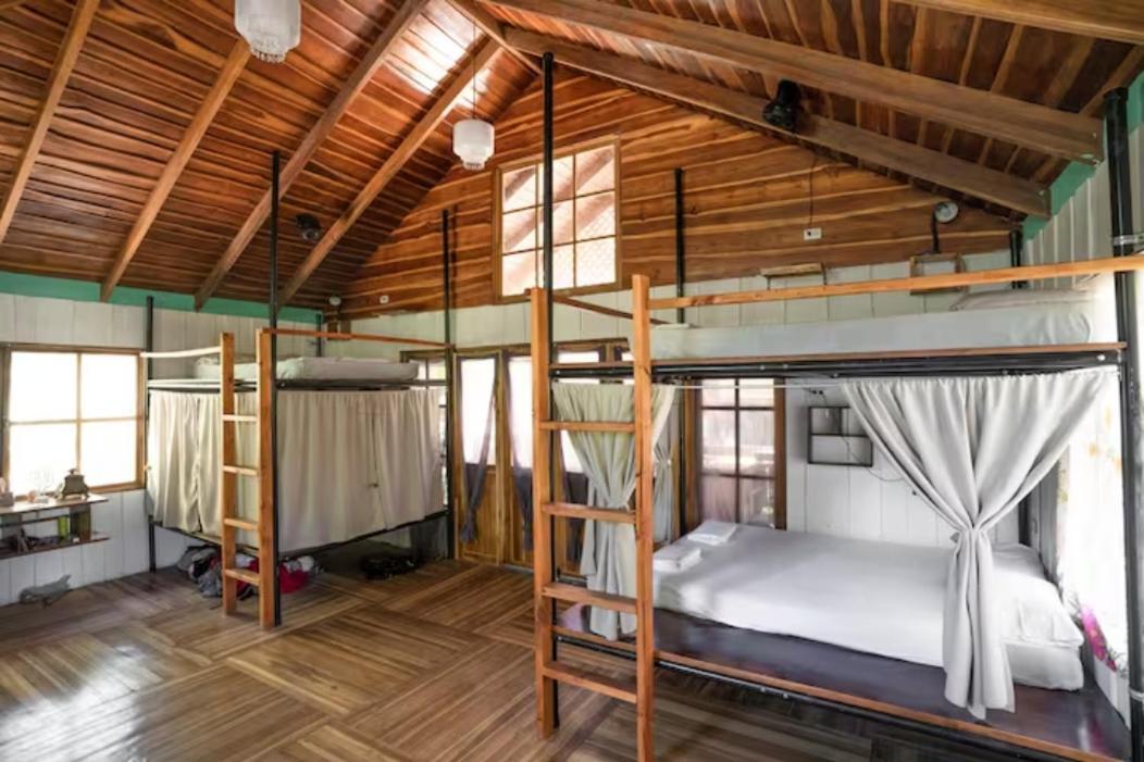 Hostel Salty Enthusiasts Share House & Playa Santa Teresa (Puntarenas)