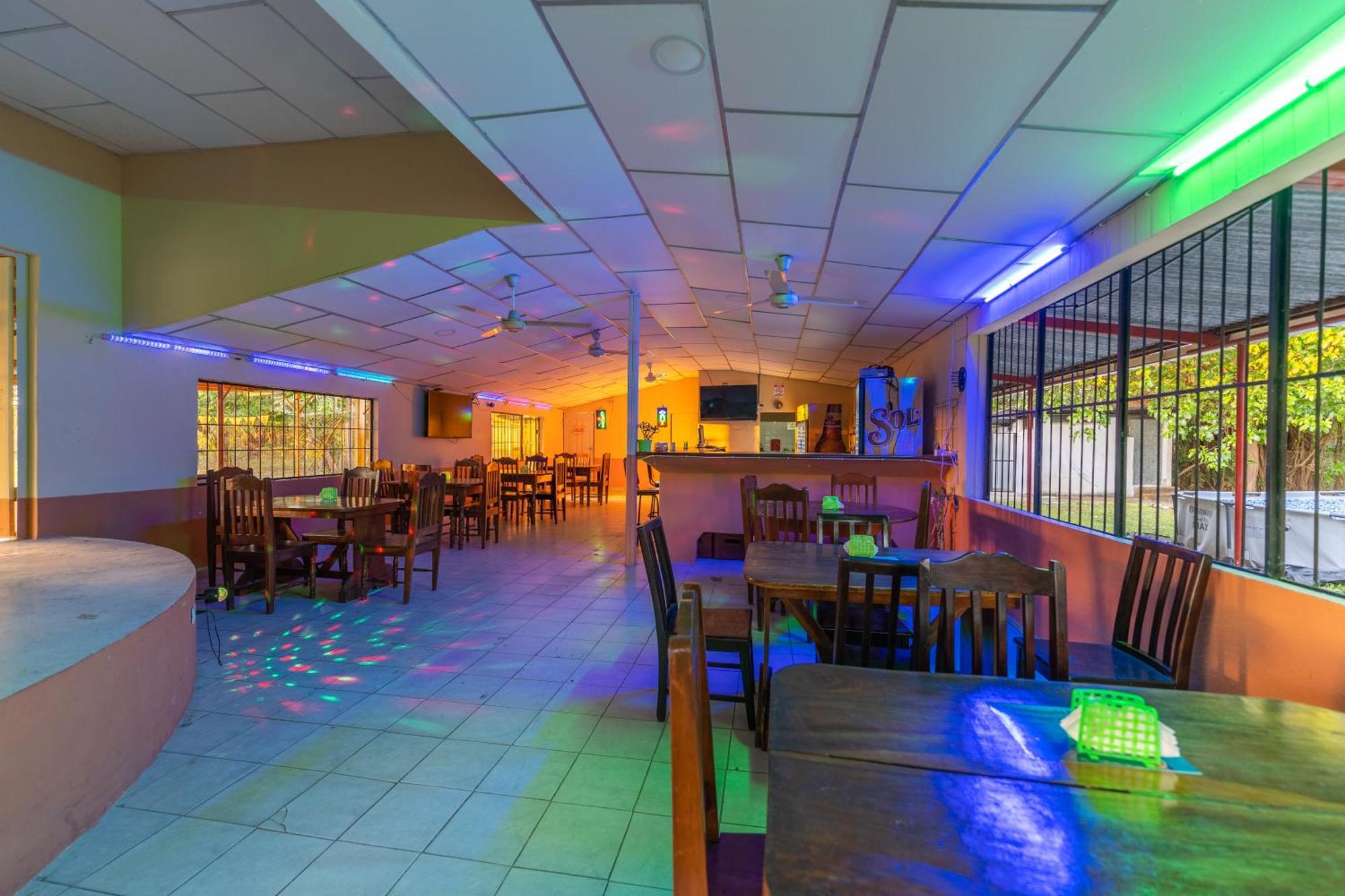 El Cocobolo Food&rest 6 Wifi Ac Pkg Gratis * Liberia