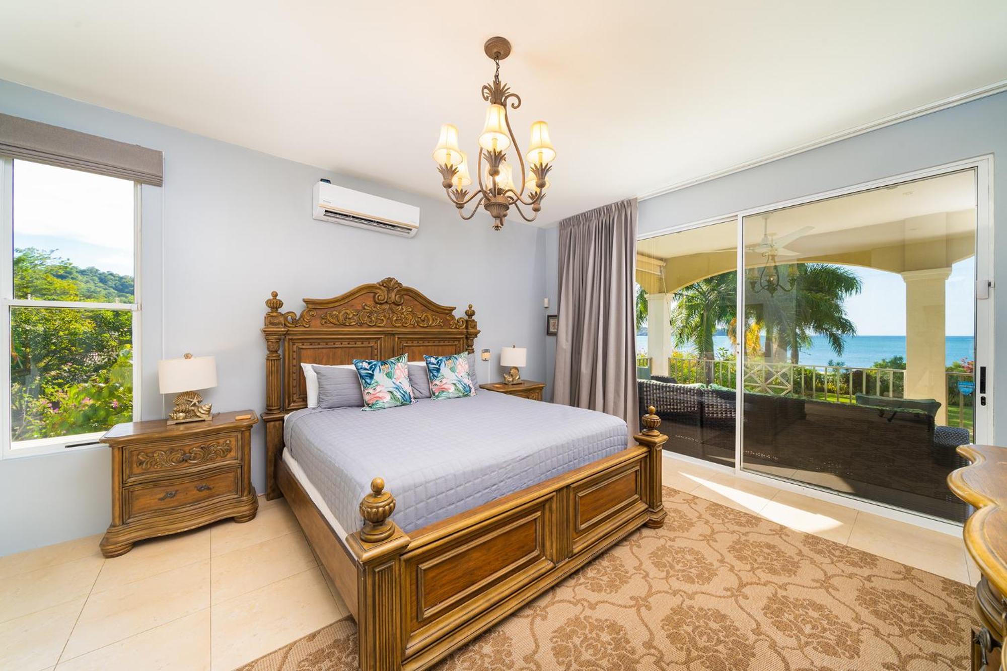 Beachfront - 7-br Villa, Private Cook Included - Casa Royal Villa