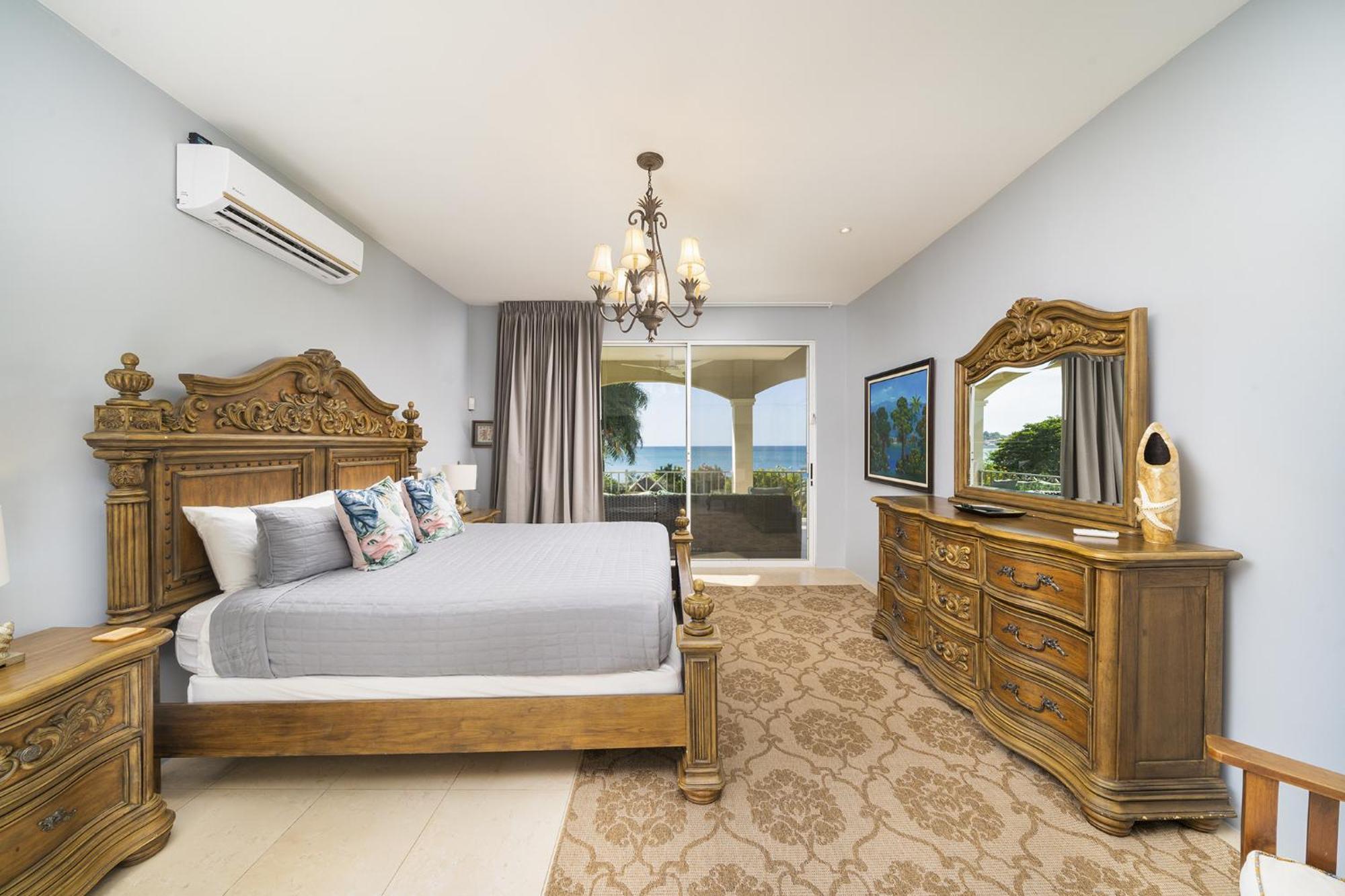 Beachfront - 7-br Villa, Private Cook Included - Casa Royal *