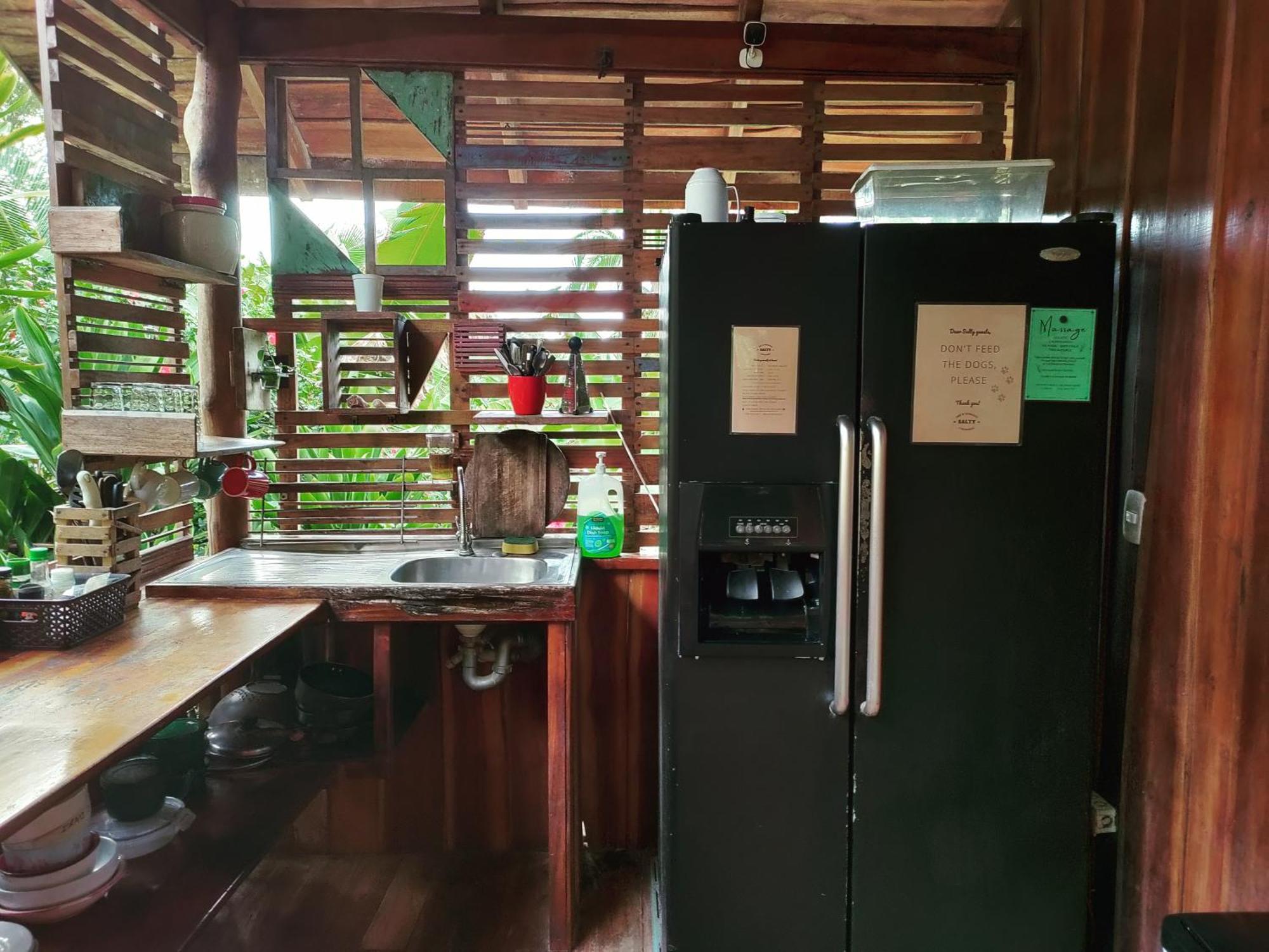 Hostel Salty Enthusiasts Share House & *