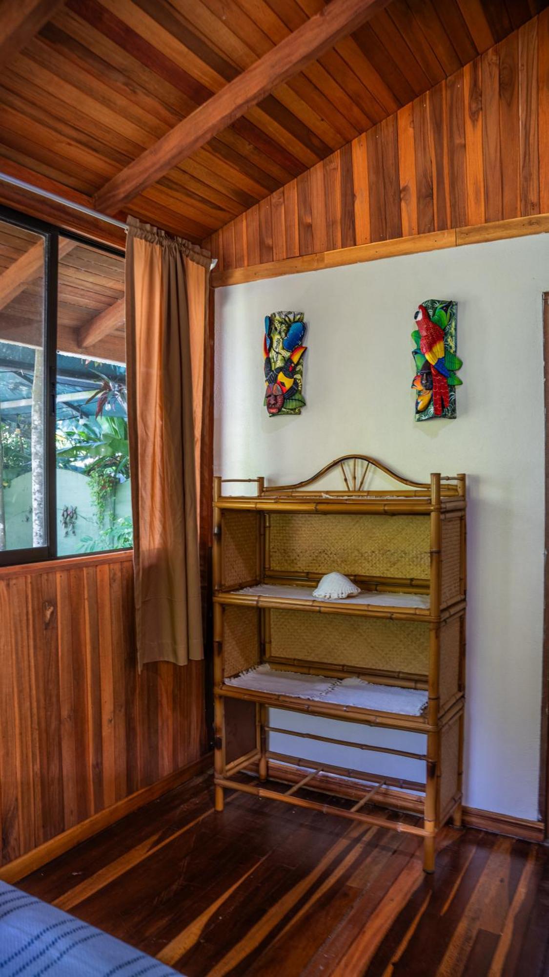 Kalea Yard Lodge