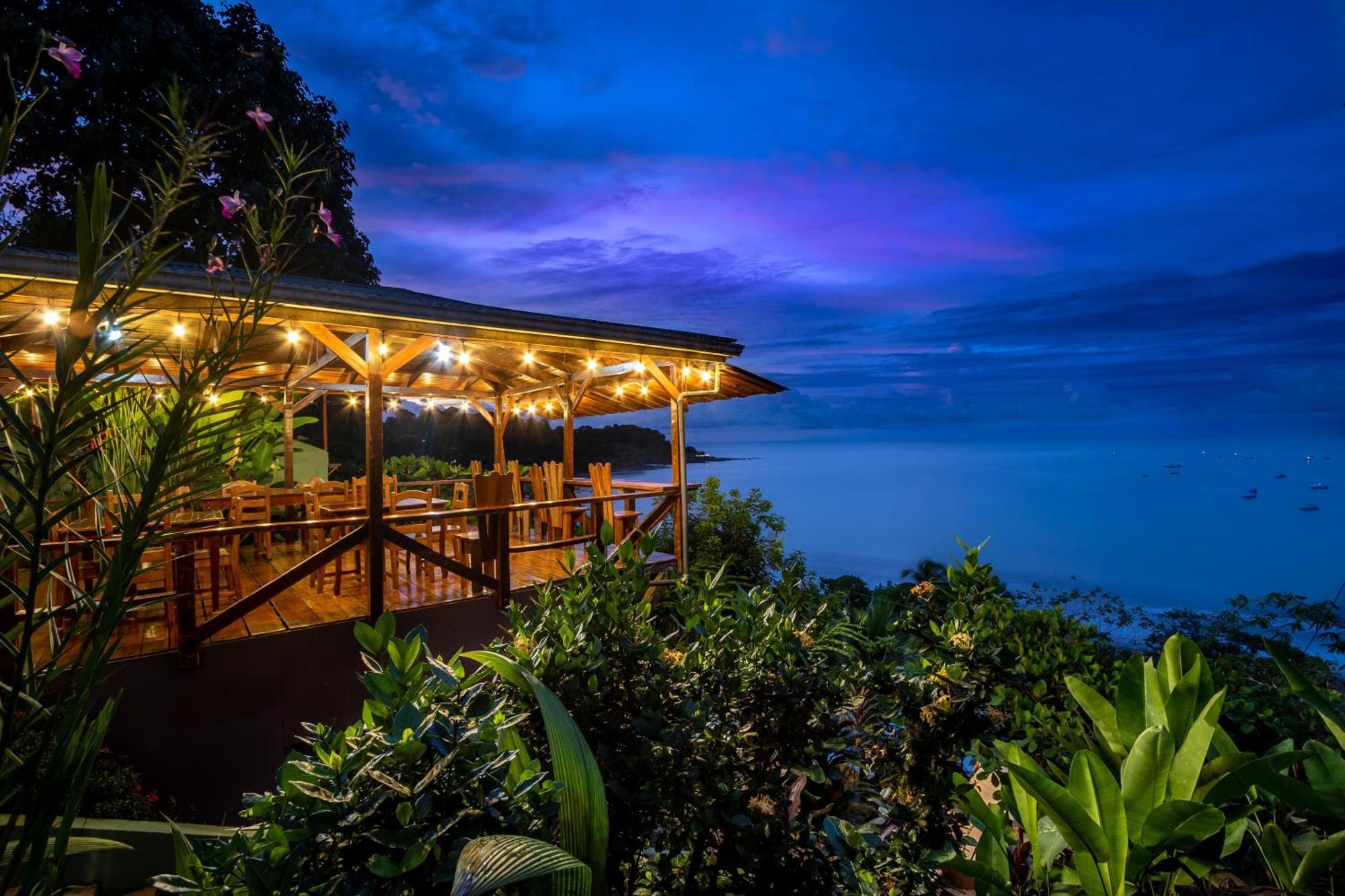 Cotingas Ocean View Lodge