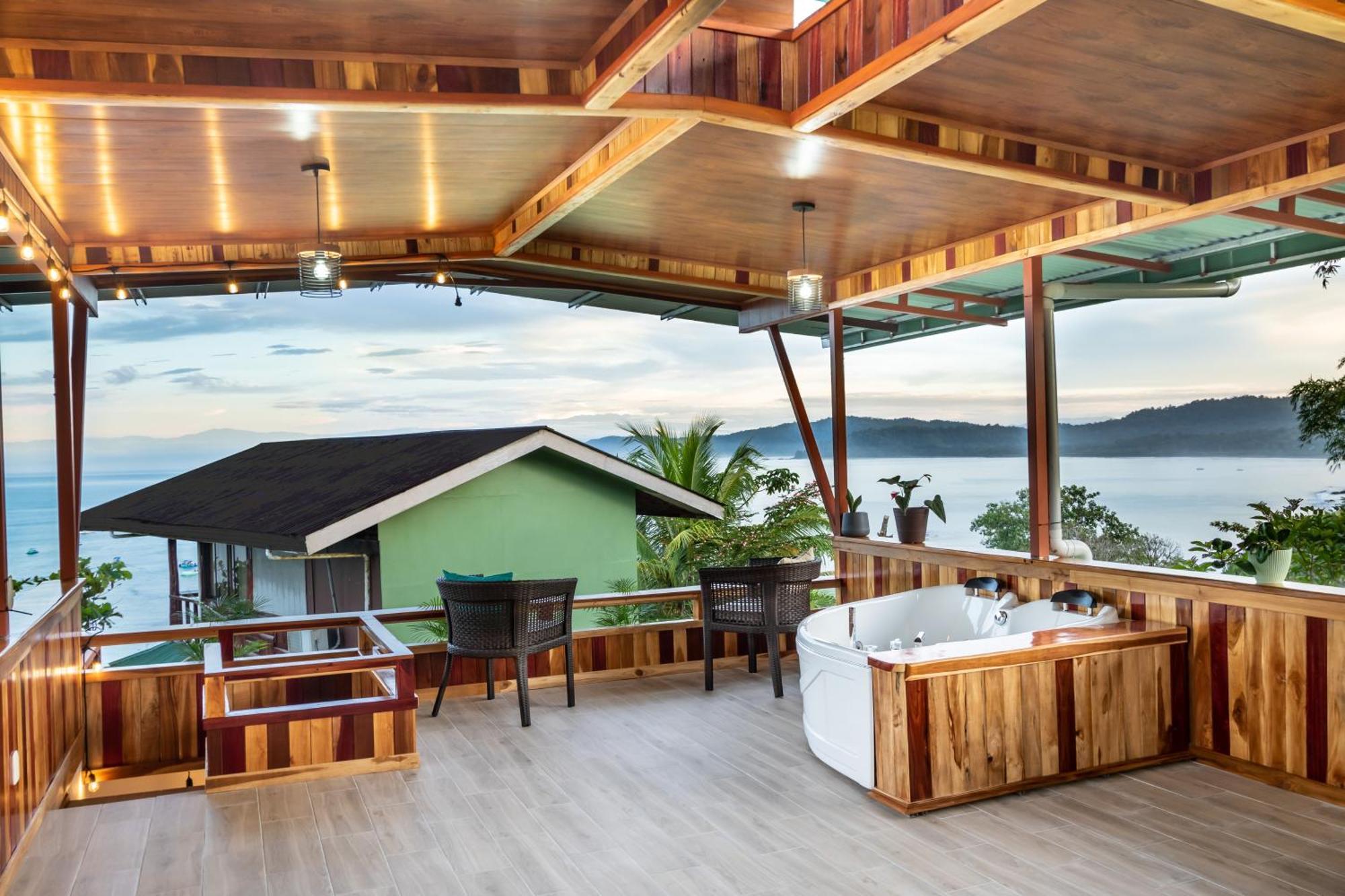 Cotingas Ocean View Lodge