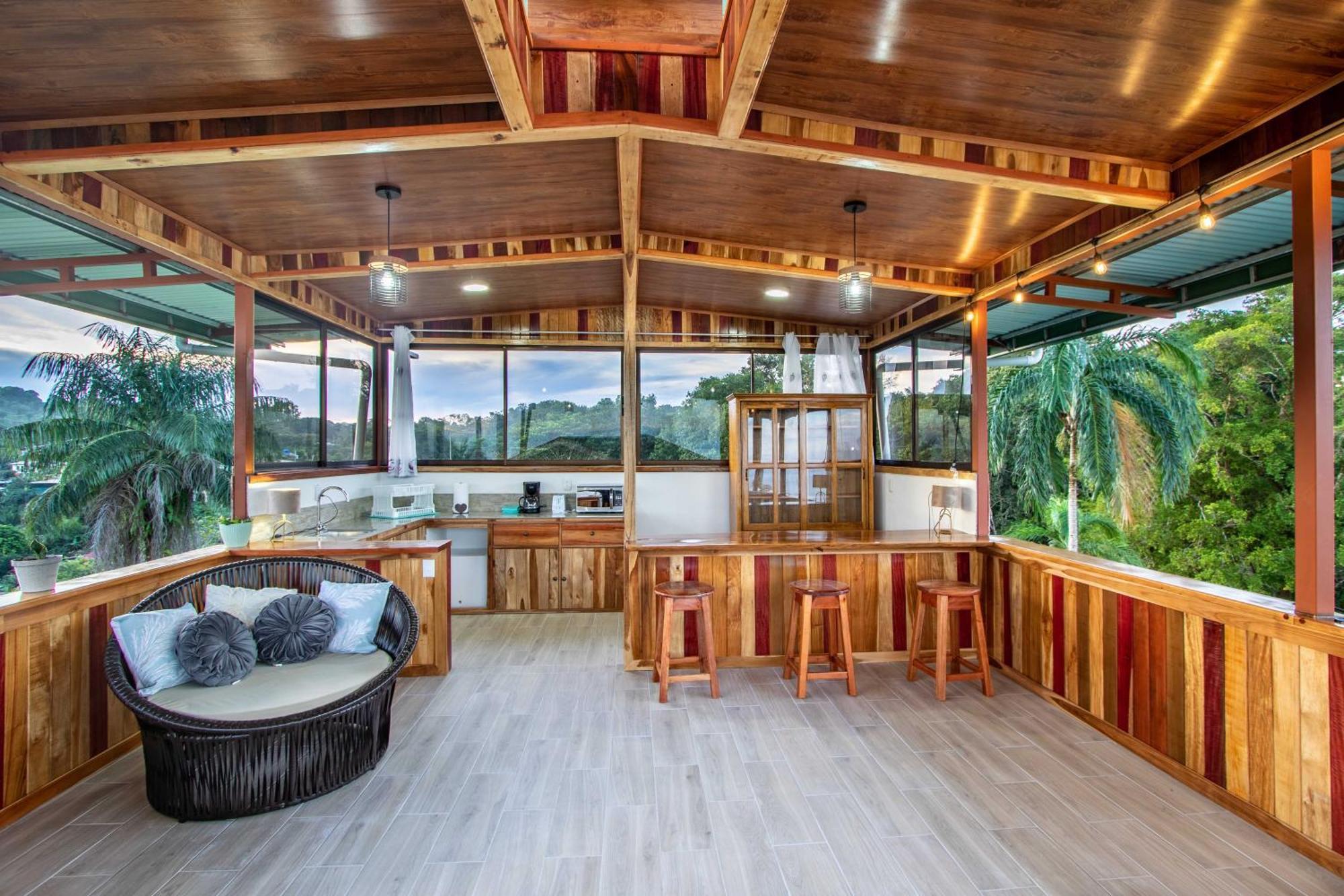 Cotingas Ocean View Lodge