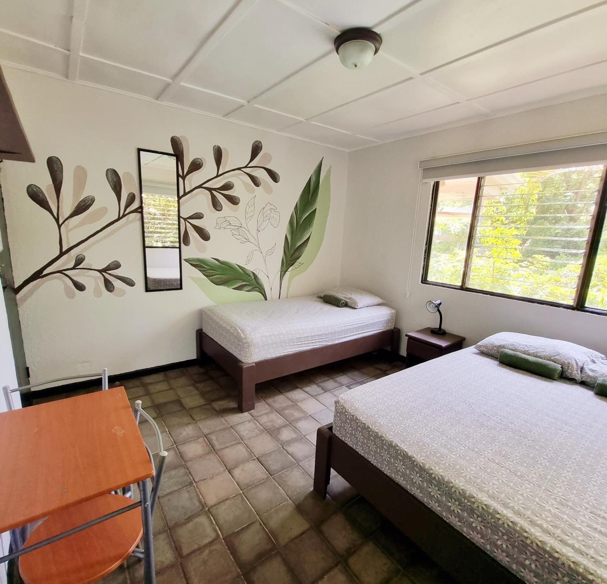 Casa Pura Vida Surf - Costa Rica Hostel Tamarindo