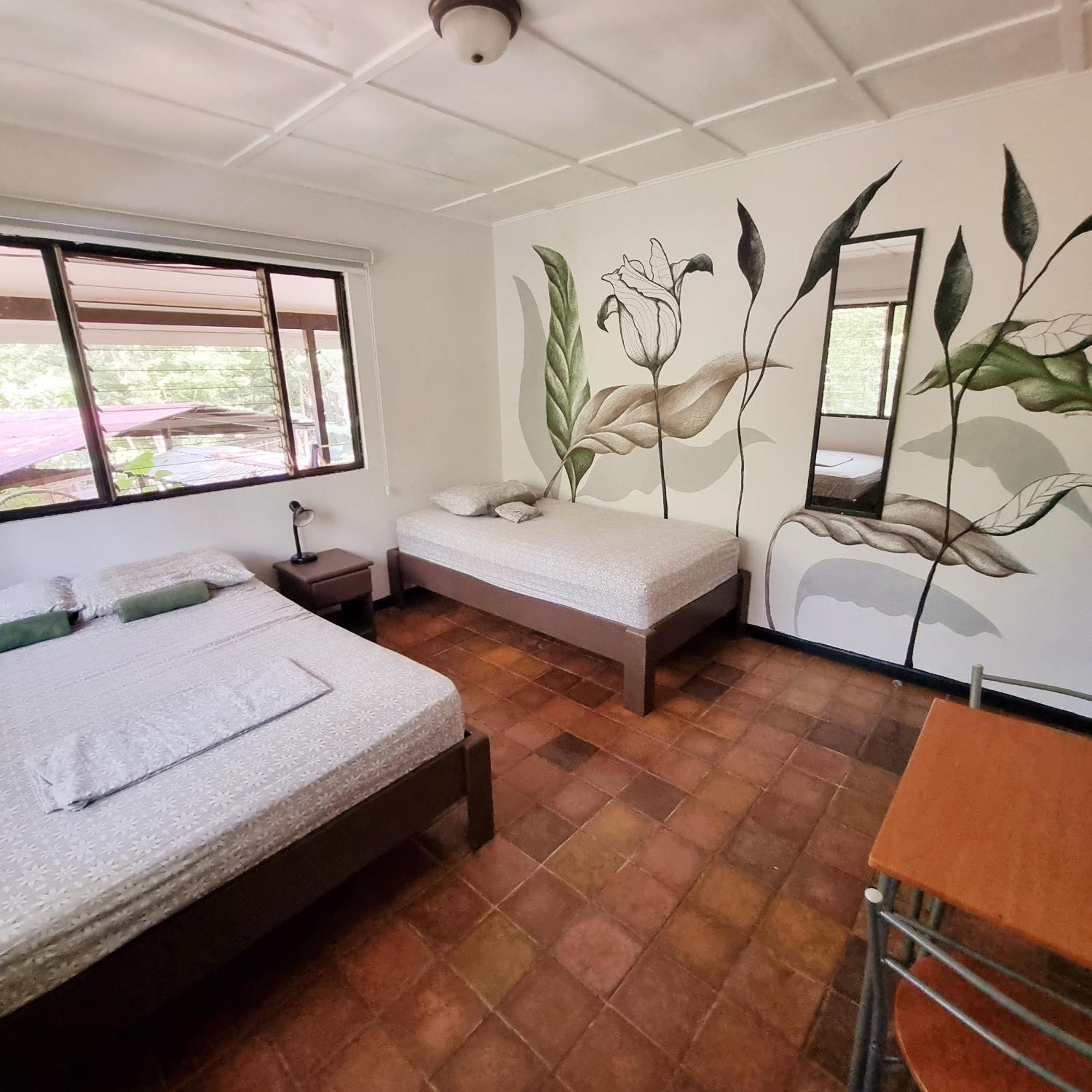 Casa Pura Vida Surf - Costa Rica Hostel *